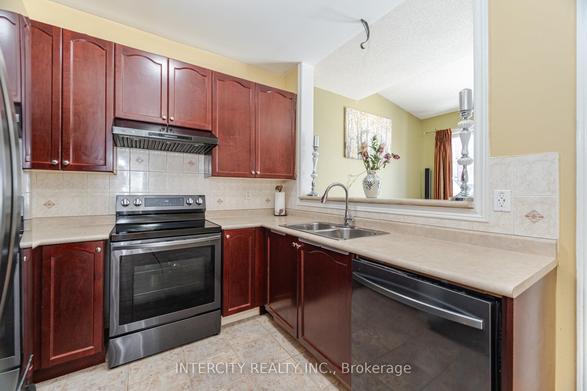 Photo 9 of 30 Pape Drive, Brampton, Sandringham-Wellington — HOMEH