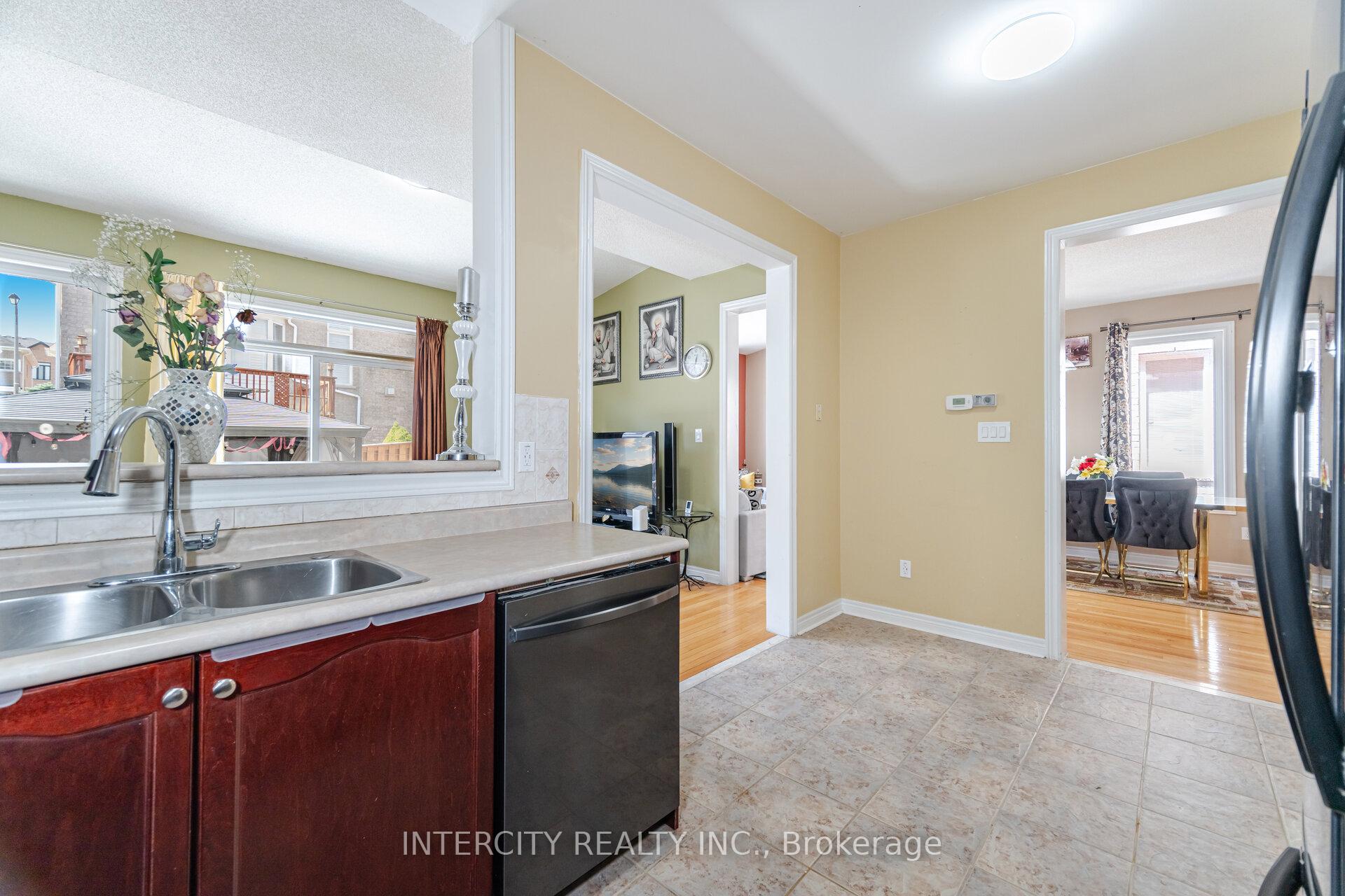 Photo 17 of 30 Pape Drive, Brampton, Sandringham-Wellington — HOMEH