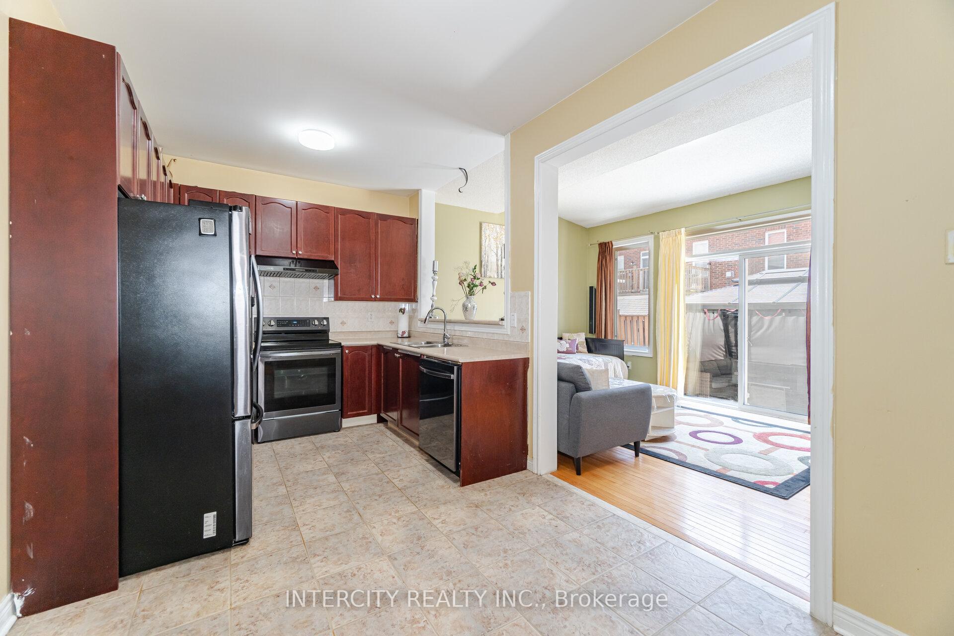 Photo 18 of 30 Pape Drive, Brampton, Sandringham-Wellington — HOMEH