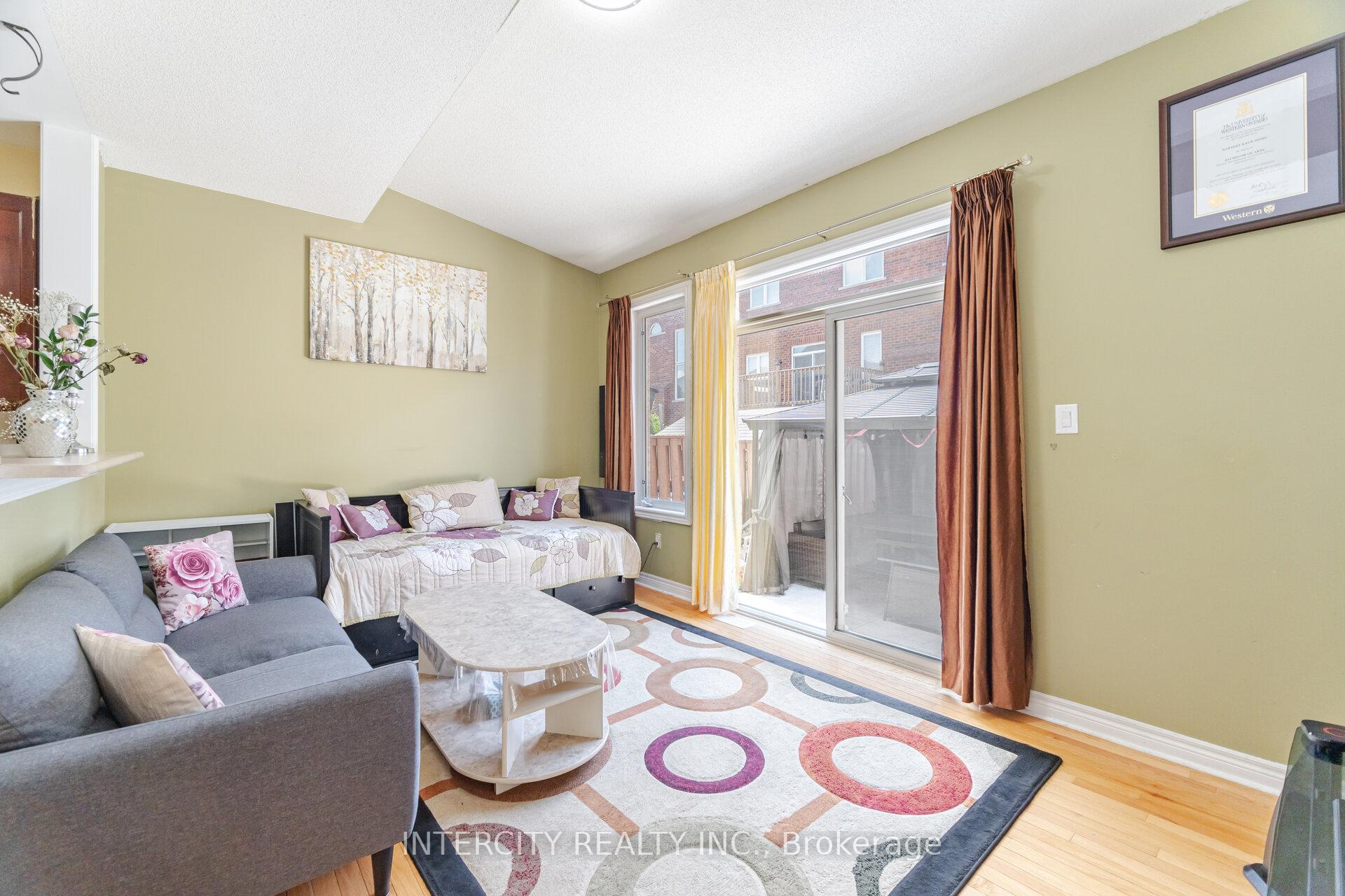 Photo 10 of 30 Pape Drive, Brampton, Sandringham-Wellington — HOMEH
