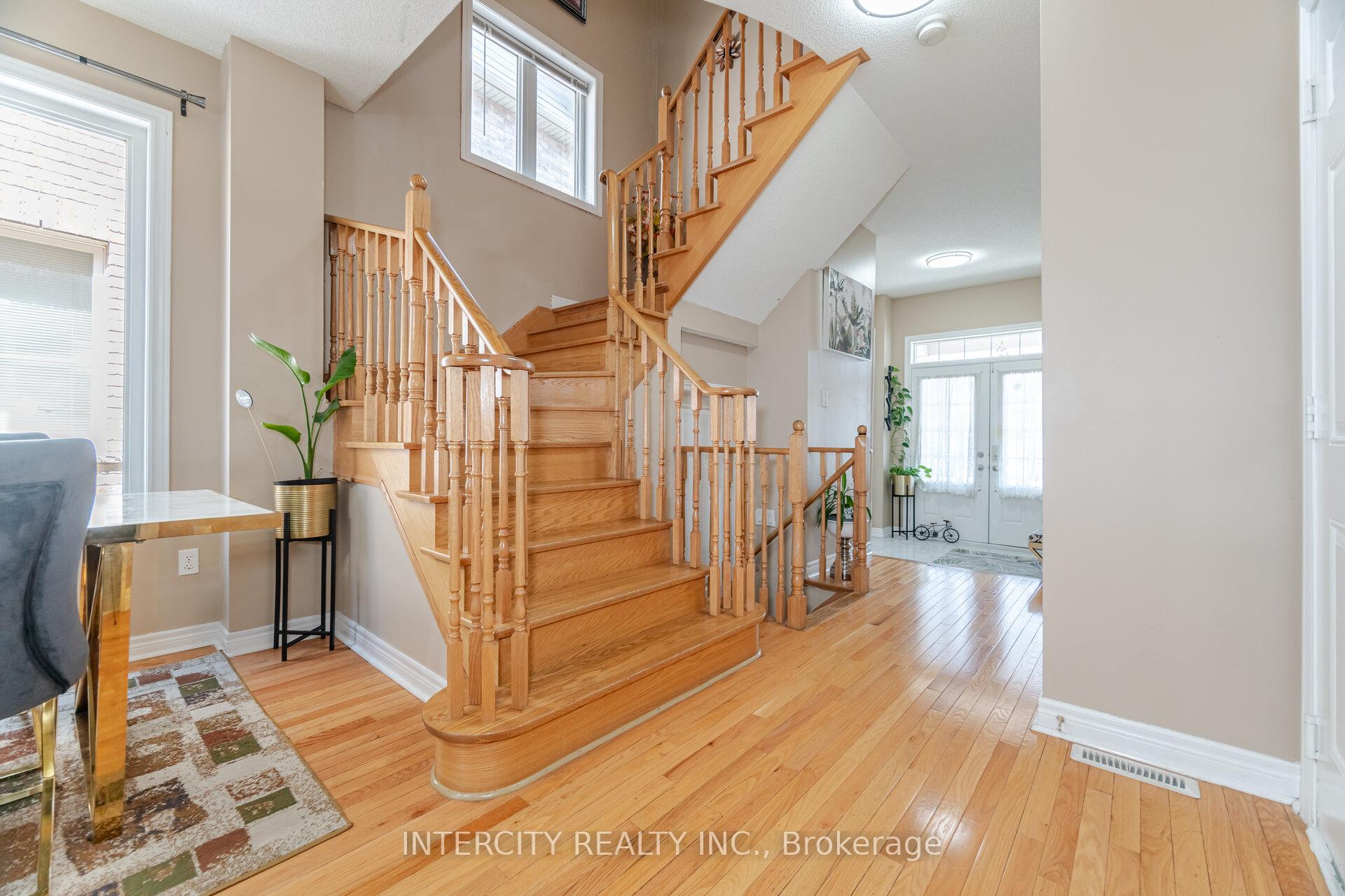 Photo 15 of 30 Pape Drive, Brampton, Sandringham-Wellington — HOMEH