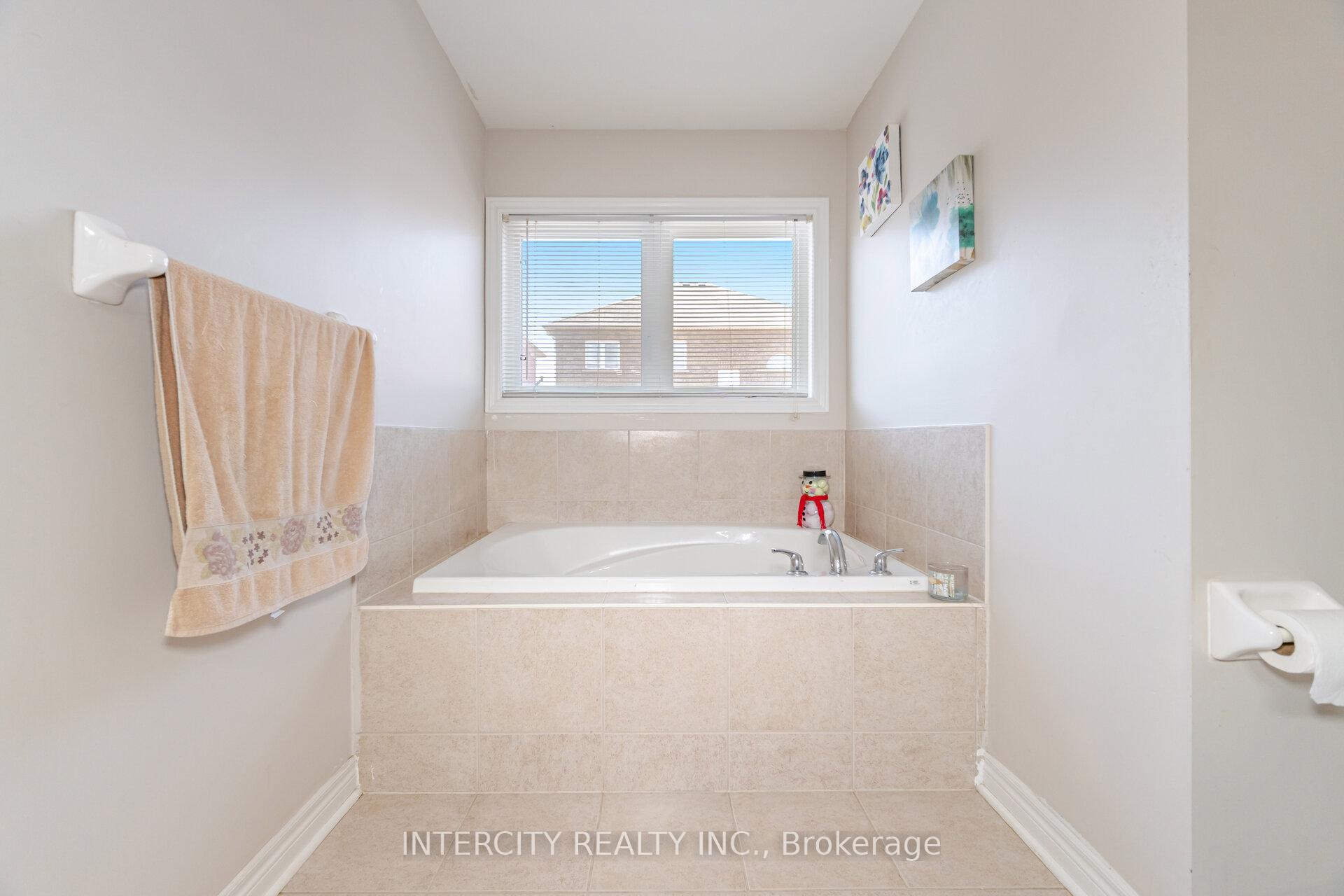 Photo 31 of 30 Pape Drive, Brampton, Sandringham-Wellington — HOMEH