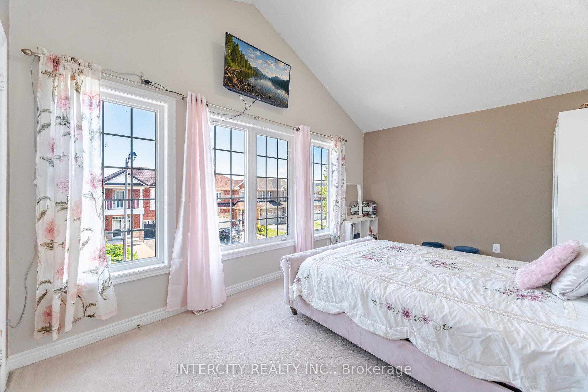 Photo 30 of 30 Pape Drive, Brampton, Sandringham-Wellington — HOMEH