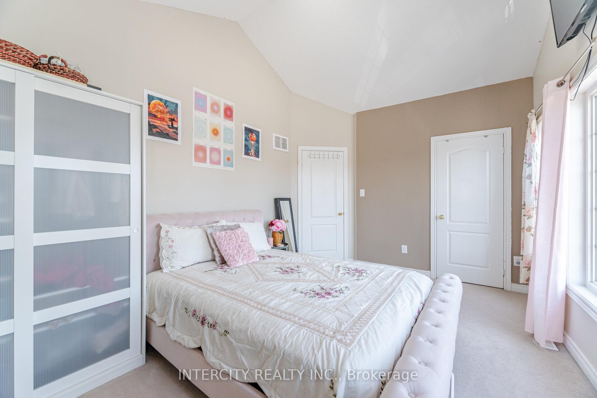 Photo 23 of 30 Pape Drive, Brampton, Sandringham-Wellington — HOMEH