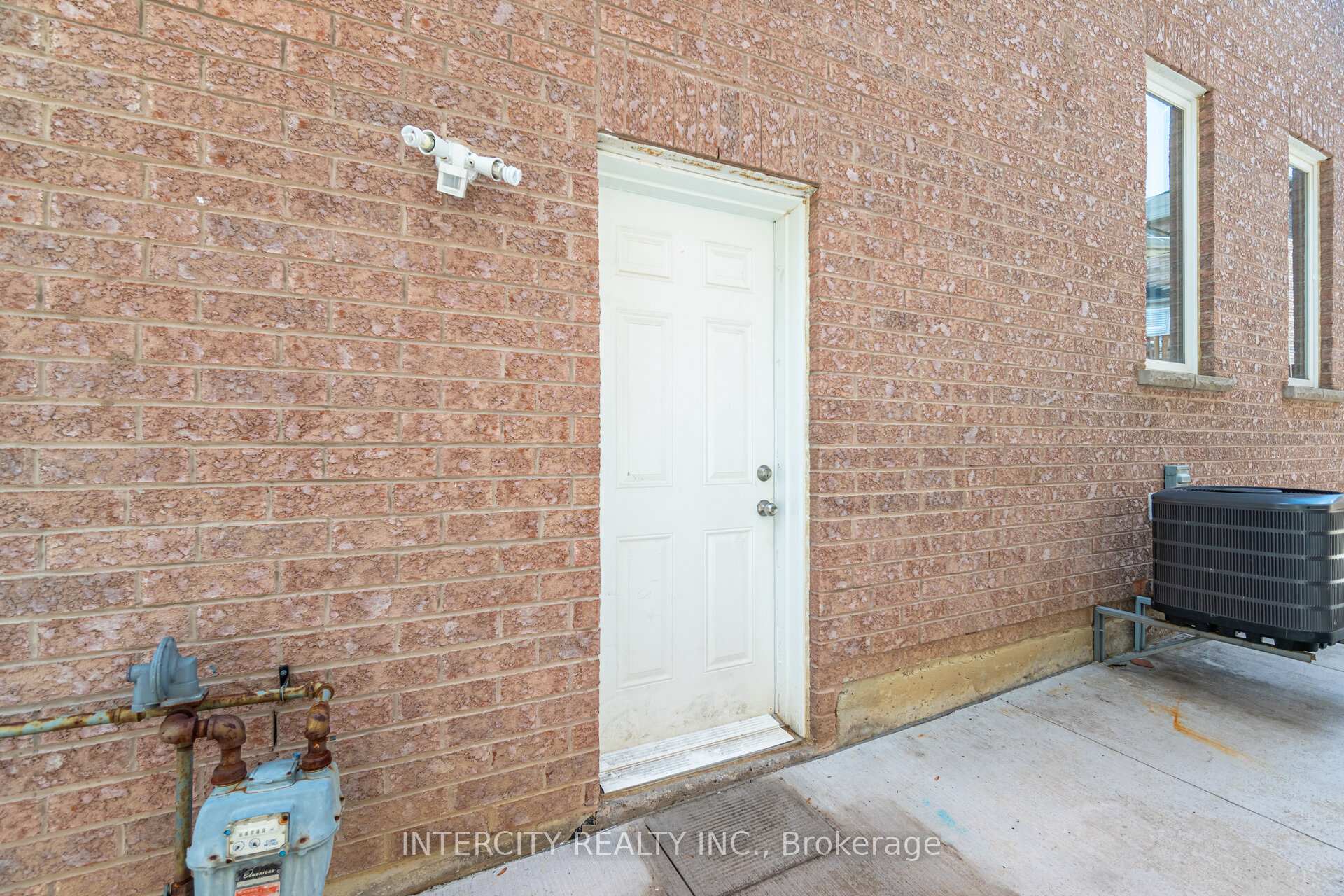 Photo 28 of 30 Pape Drive, Brampton, Sandringham-Wellington — HOMEH