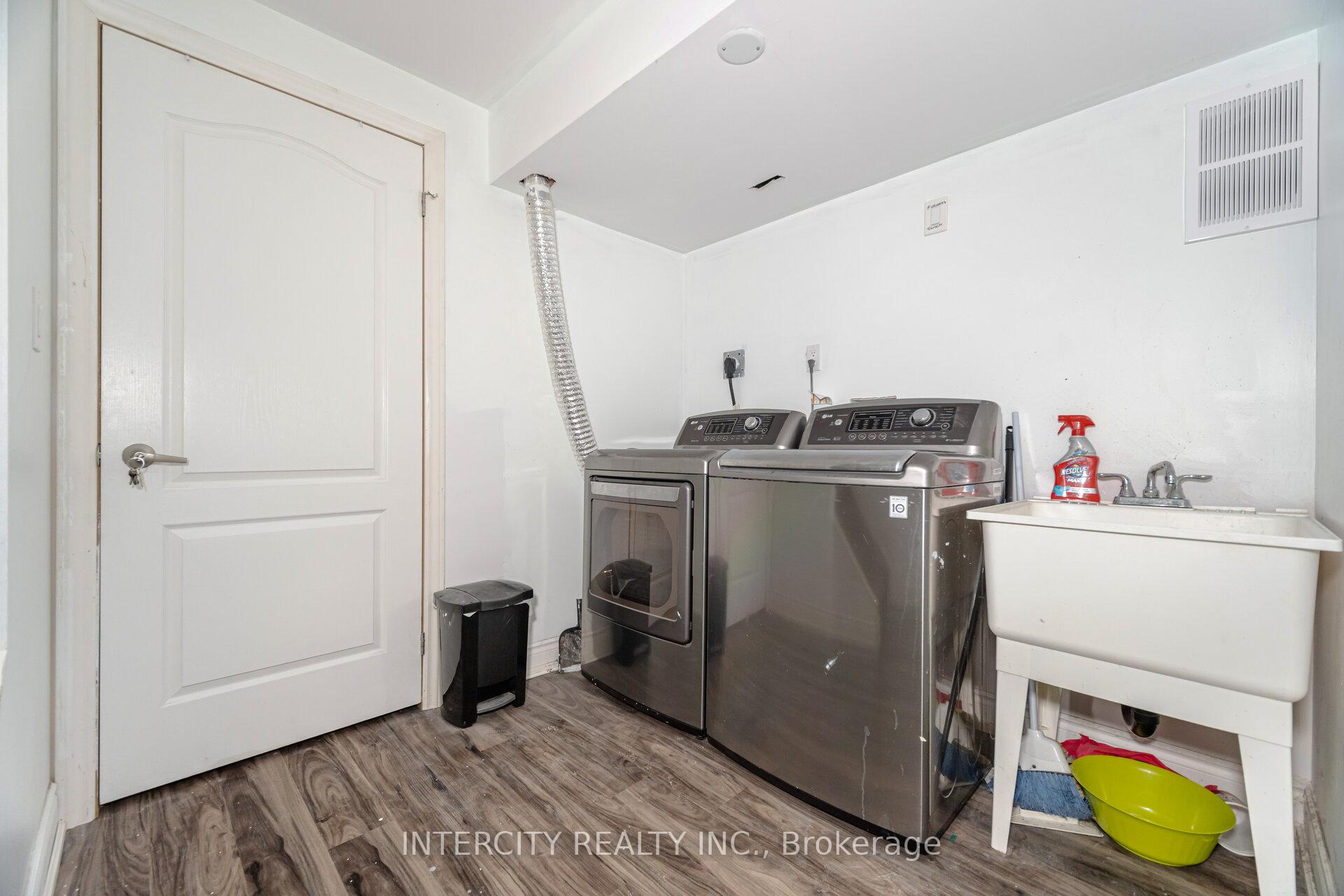 Photo 22 of 30 Pape Drive, Brampton, Sandringham-Wellington — HOMEH