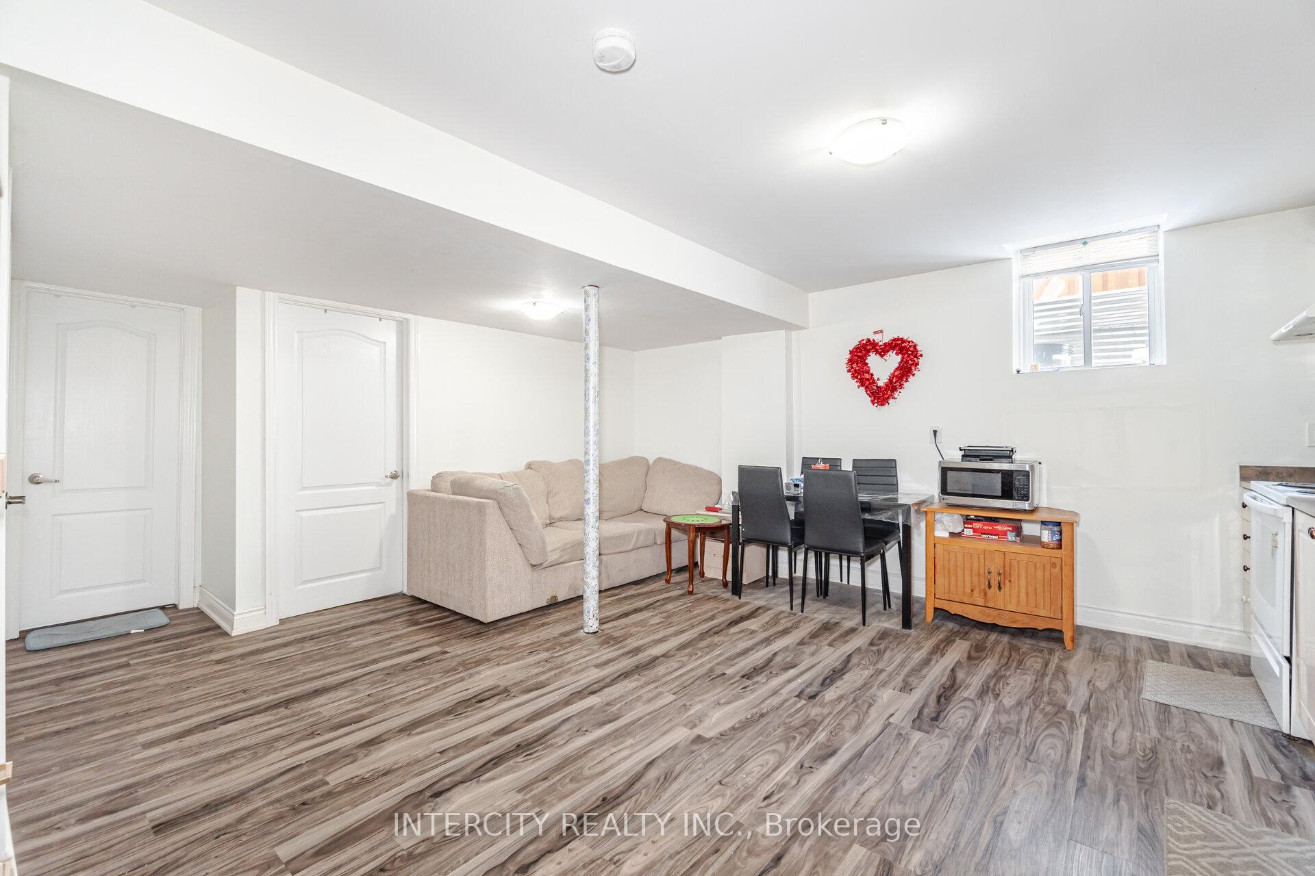 Photo 20 of 30 Pape Drive, Brampton, Sandringham-Wellington — HOMEH