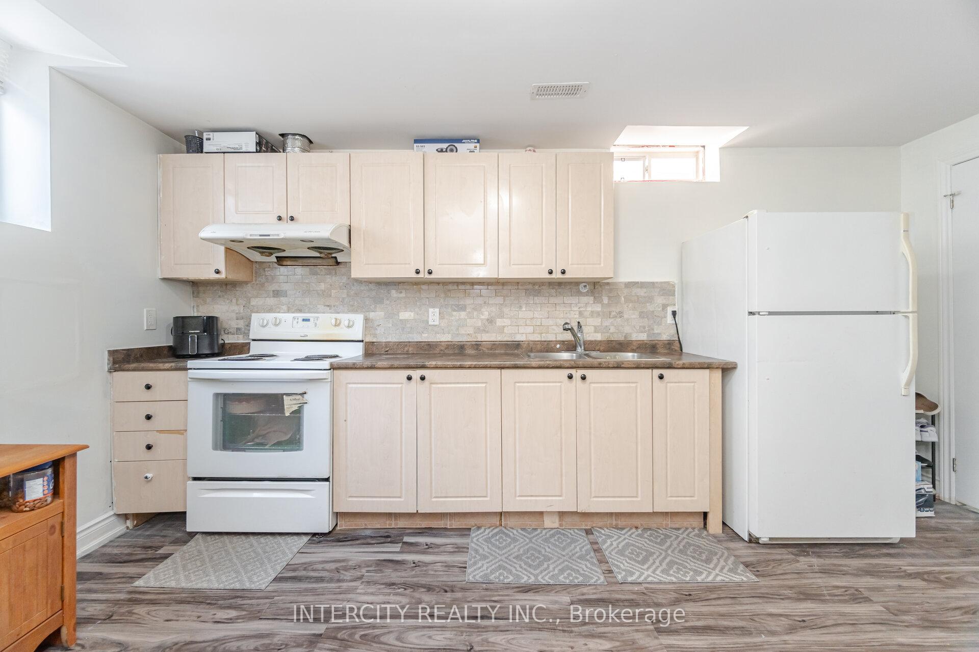 Photo 16 of 30 Pape Drive, Brampton, Sandringham-Wellington — HOMEH