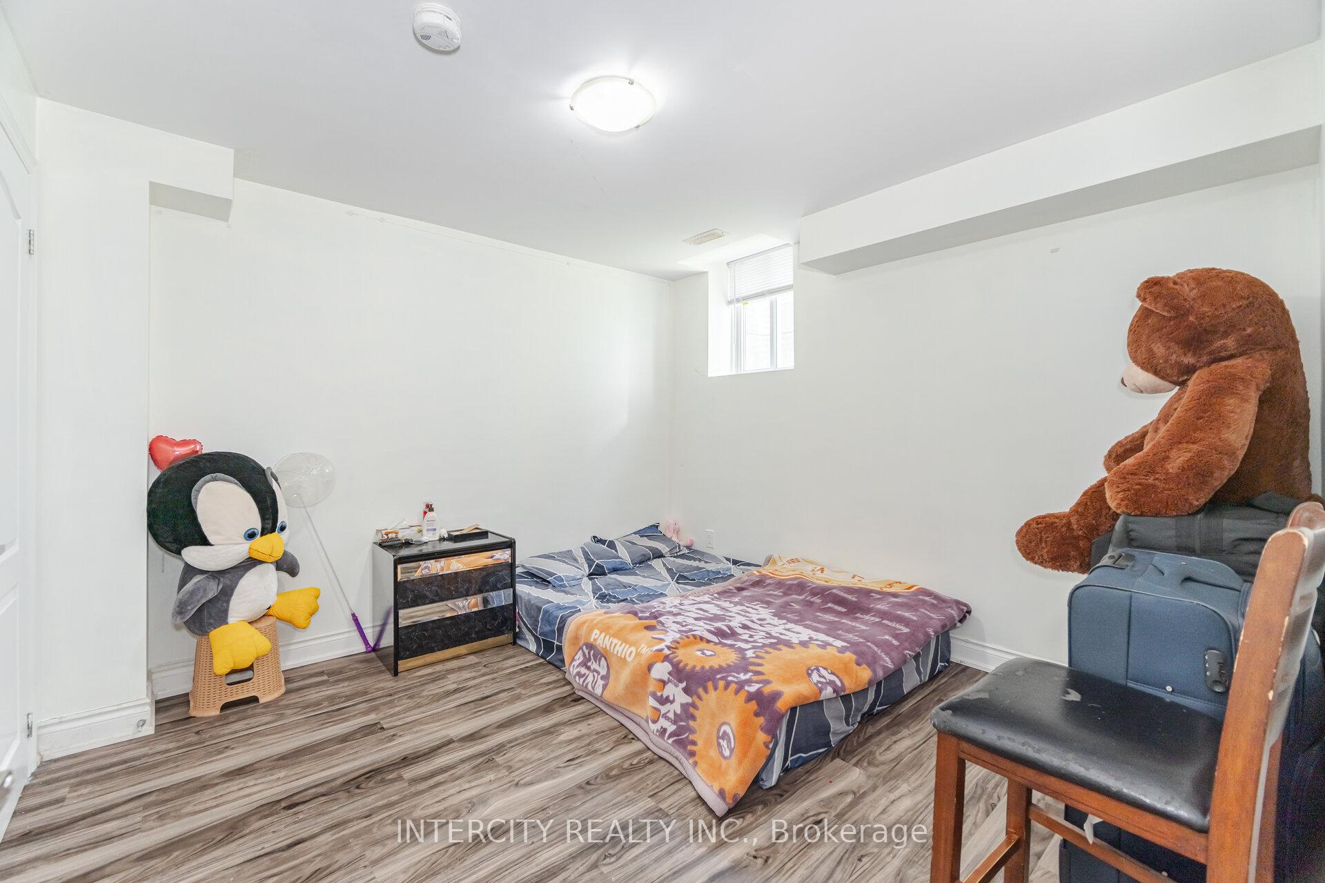 Photo 19 of 30 Pape Drive, Brampton, Sandringham-Wellington — HOMEH