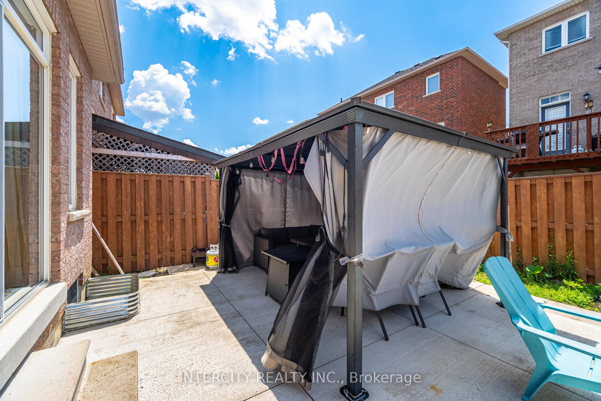Photo 24 of 30 Pape Drive, Brampton, Sandringham-Wellington — HOMEH