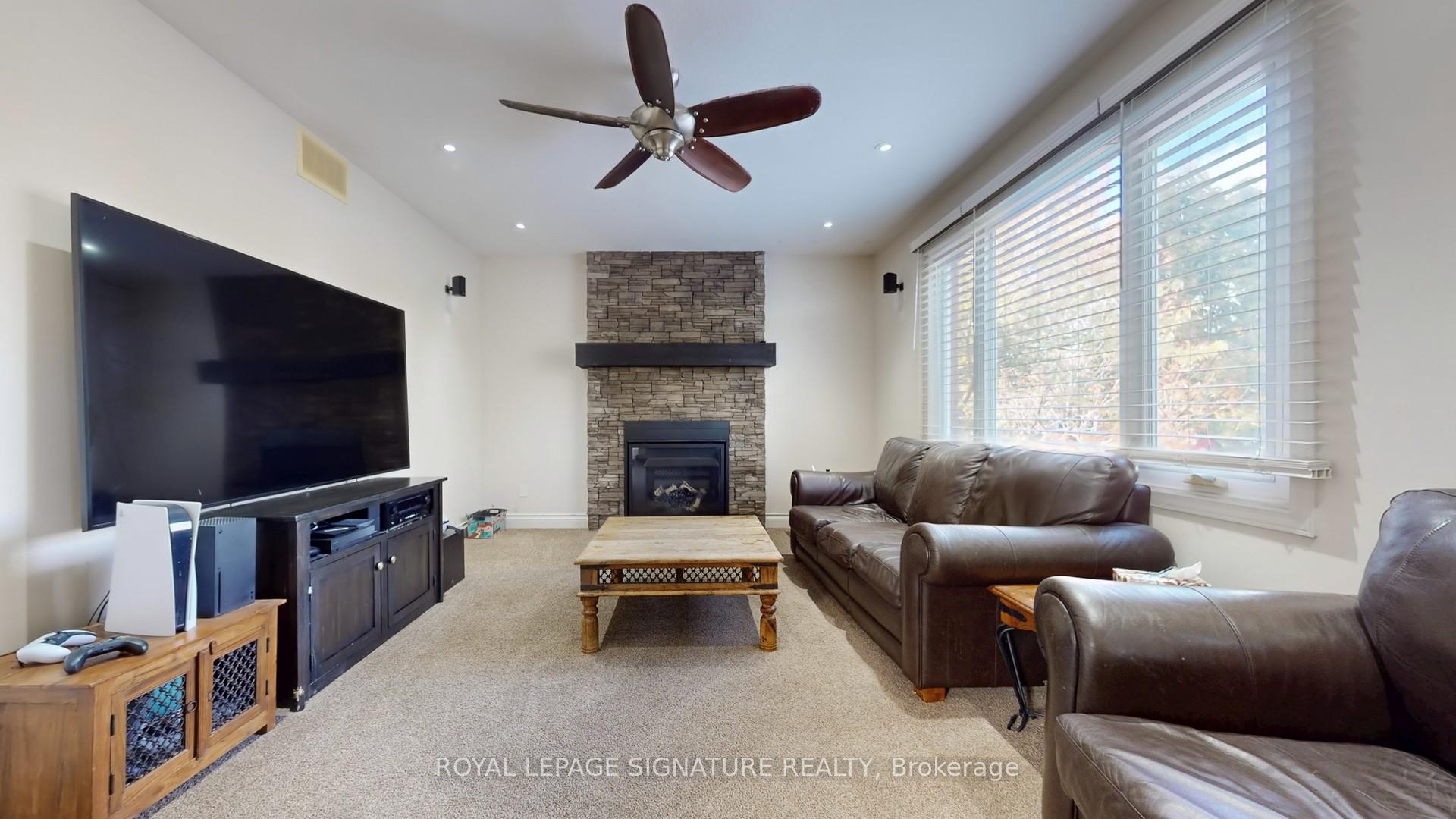 Photo 3 of 16 Mollison Court, Guelph, Kortright Hills — HOMEH