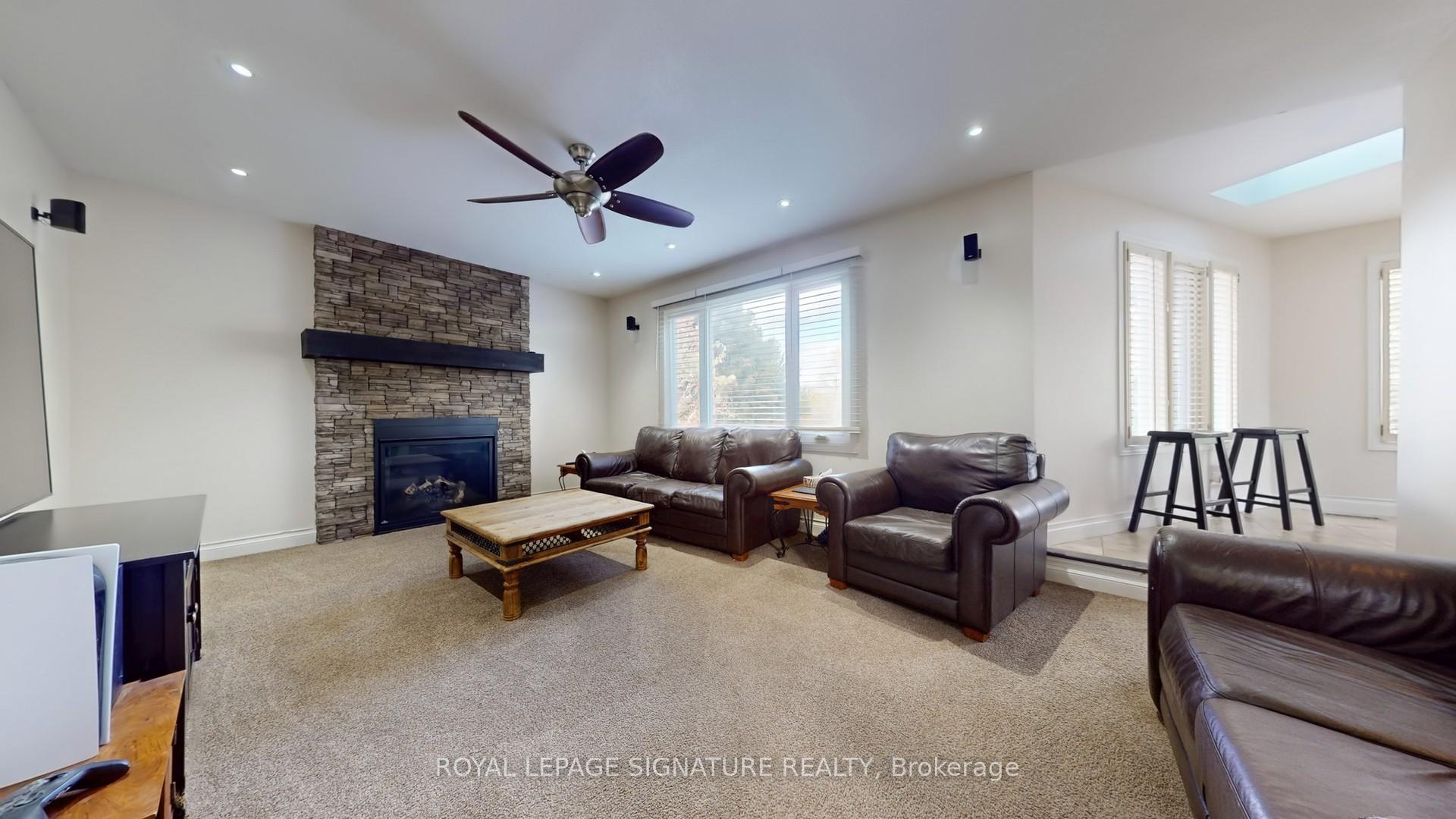 Photo 4 of 16 Mollison Court, Guelph, Kortright Hills — HOMEH