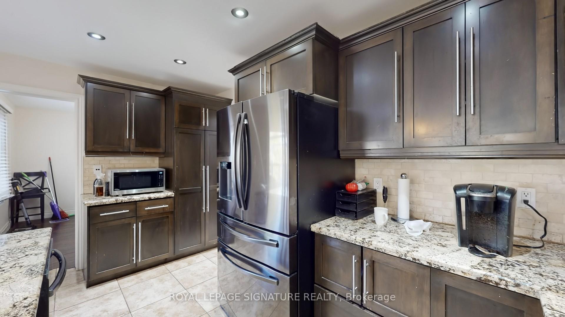 Photo 11 of 16 Mollison Court, Guelph, Kortright Hills — HOMEH