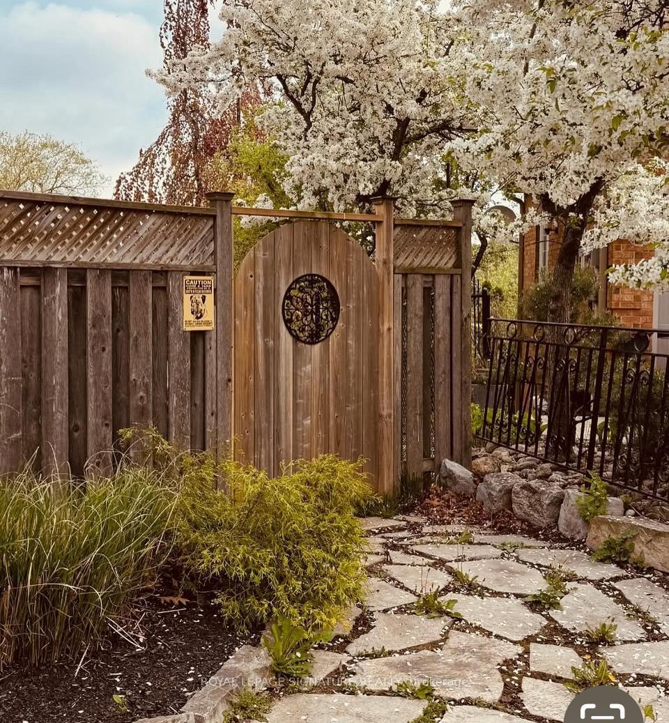 Photo 42 of 16 Mollison Court, Guelph, Kortright Hills — HOMEH