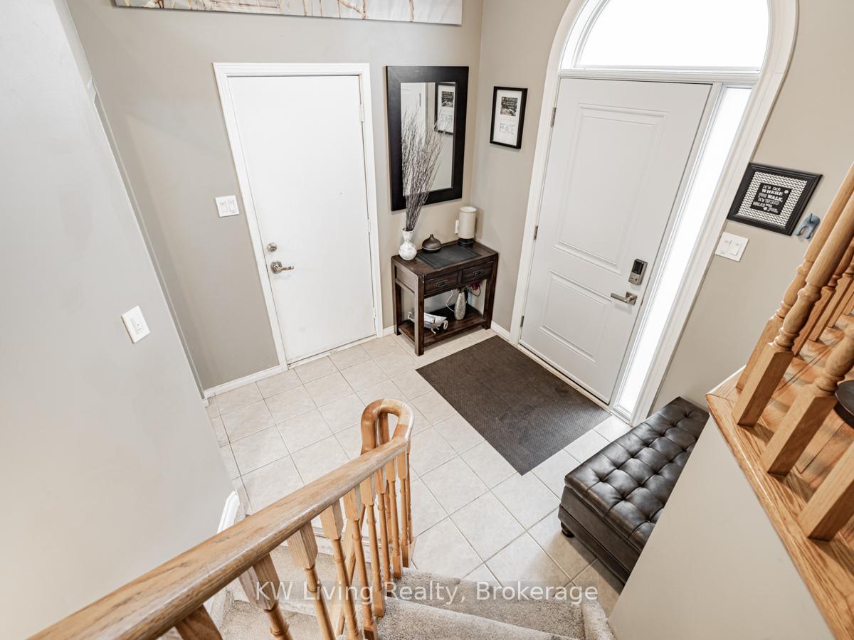Photo 6 of 35 Mapleton Avenue, Barrie, Holly — HOMEH