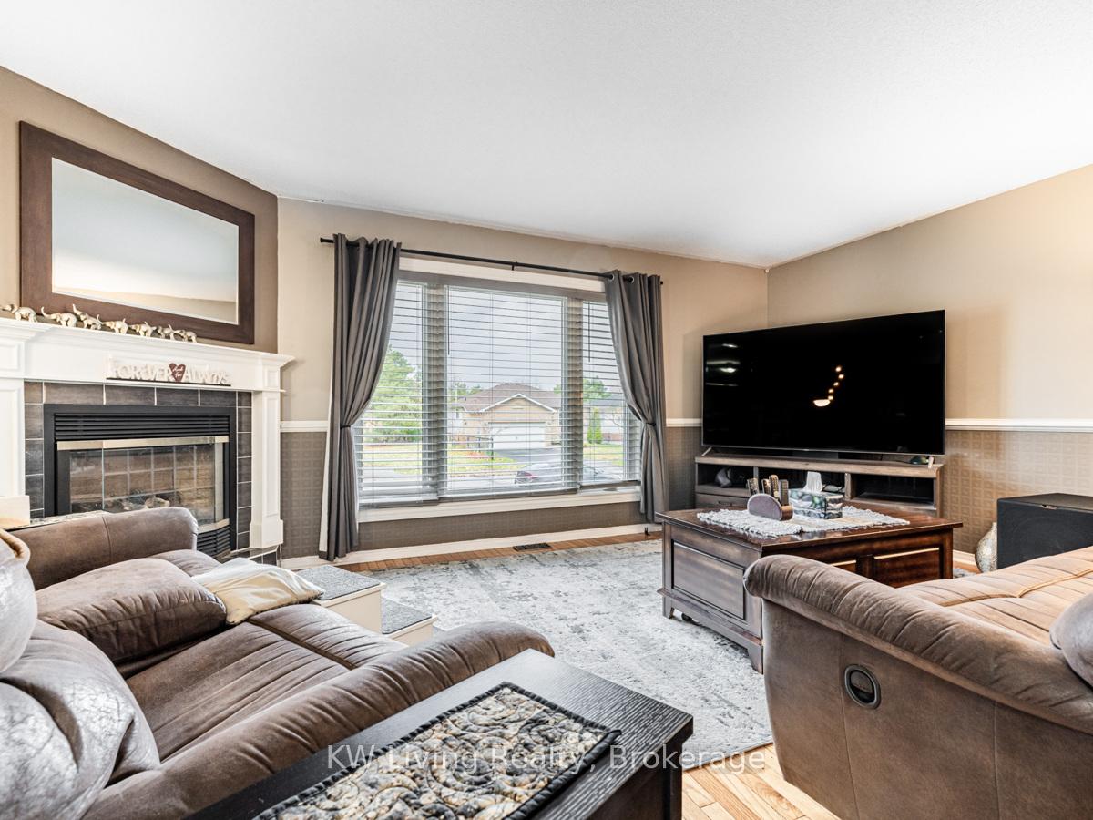 Photo 7 of 35 Mapleton Avenue, Barrie, Holly — HOMEH