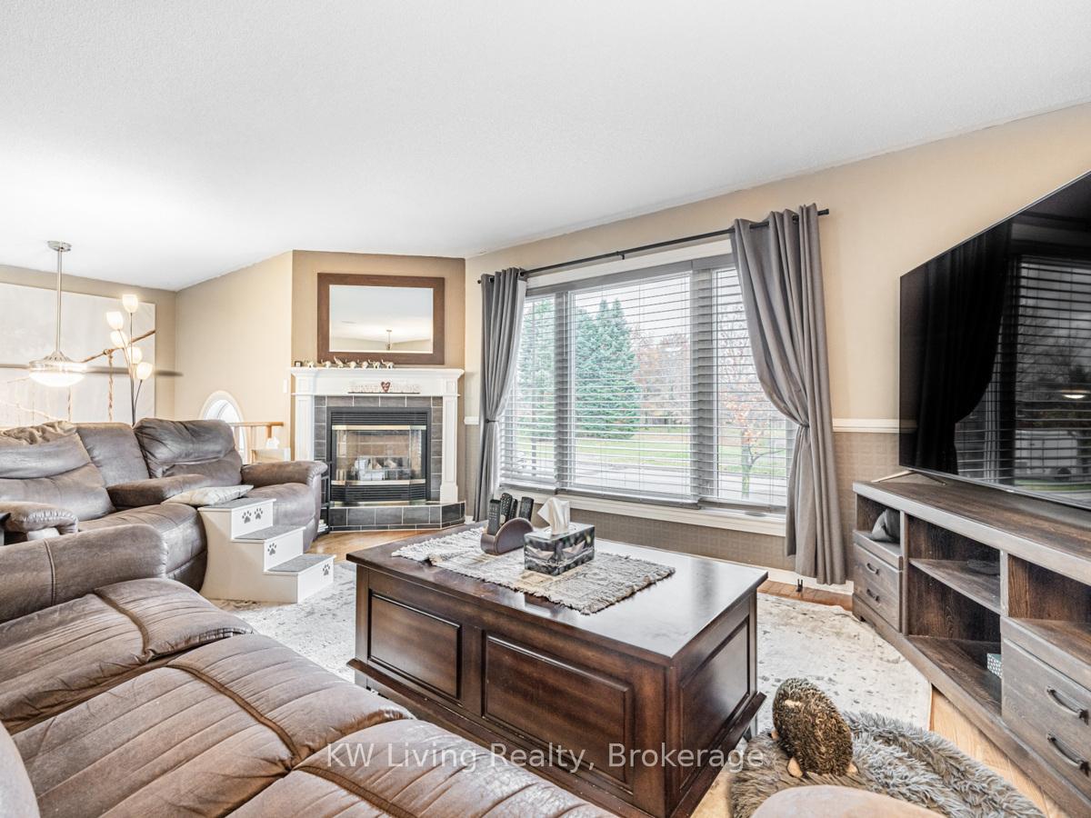 Photo 8 of 35 Mapleton Avenue, Barrie, Holly — HOMEH