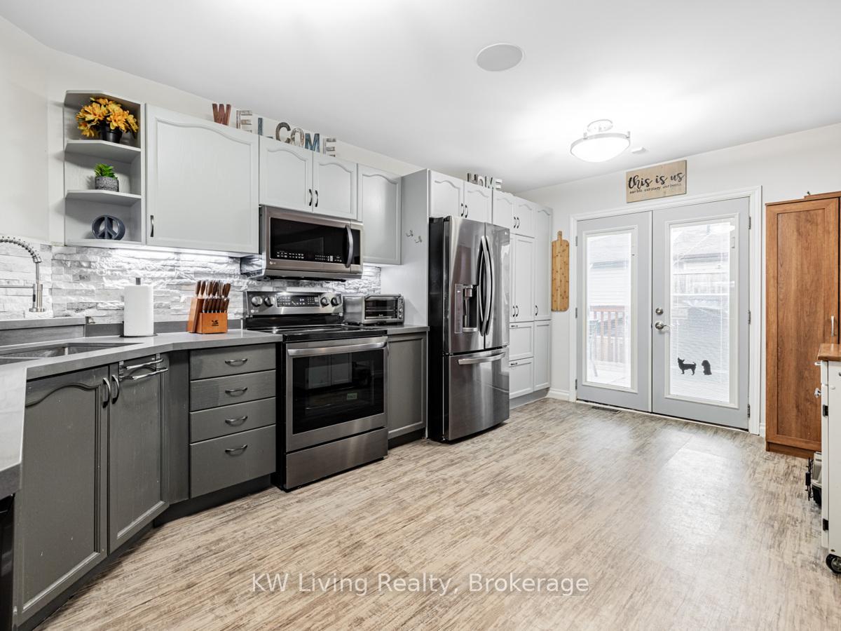 Photo 13 of 35 Mapleton Avenue, Barrie, Holly — HOMEH