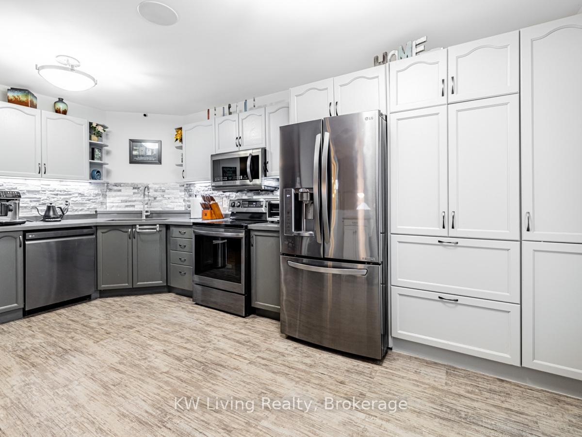 Photo 14 of 35 Mapleton Avenue, Barrie, Holly — HOMEH