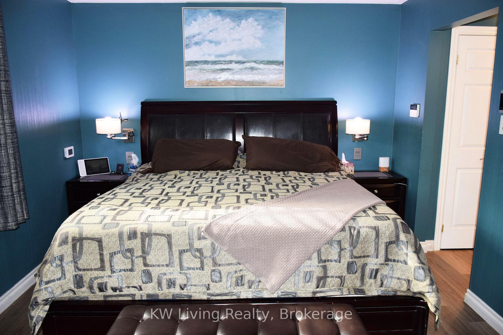 Photo 16 of 35 Mapleton Avenue, Barrie, Holly — HOMEH