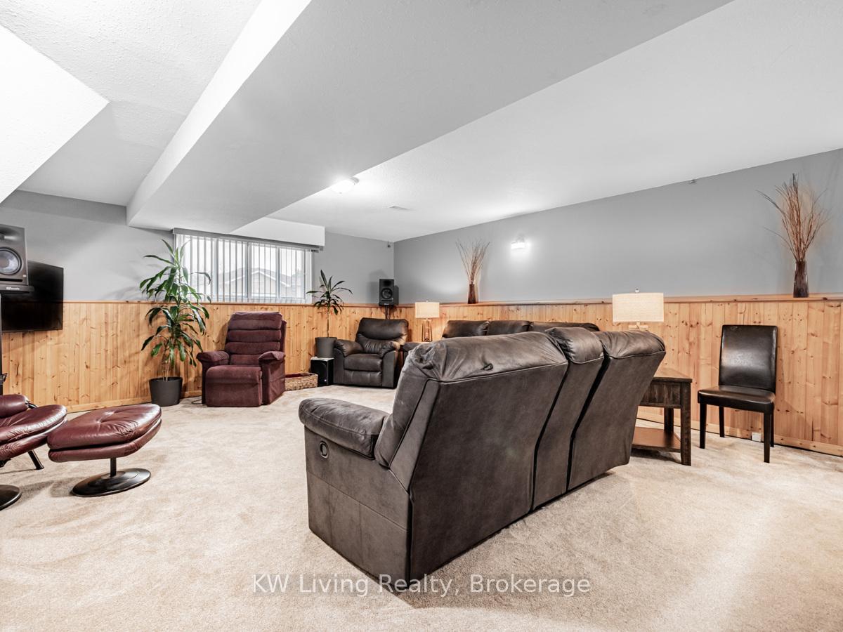 Photo 22 of 35 Mapleton Avenue, Barrie, Holly — HOMEH