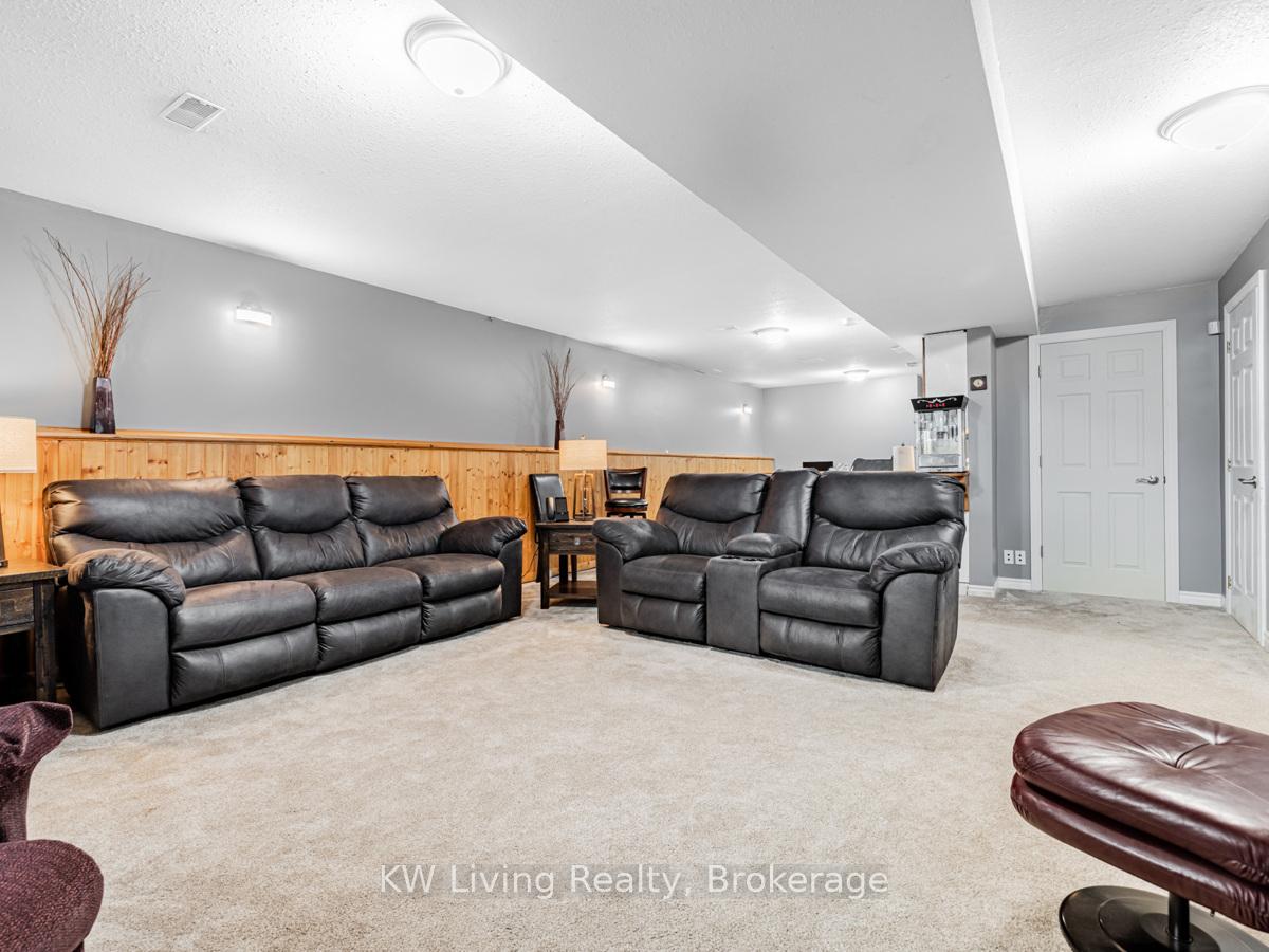 Photo 24 of 35 Mapleton Avenue, Barrie, Holly — HOMEH