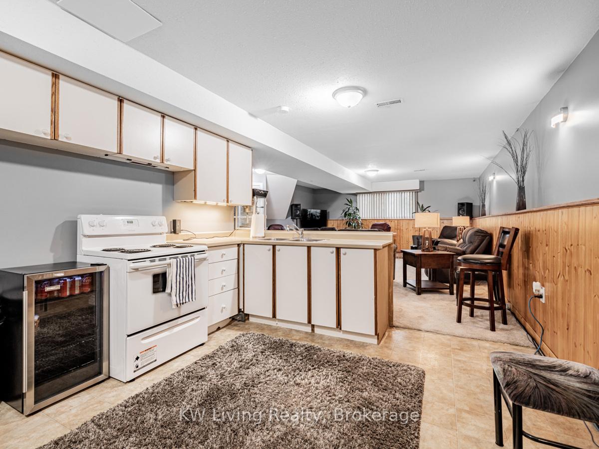 Photo 27 of 35 Mapleton Avenue, Barrie, Holly — HOMEH