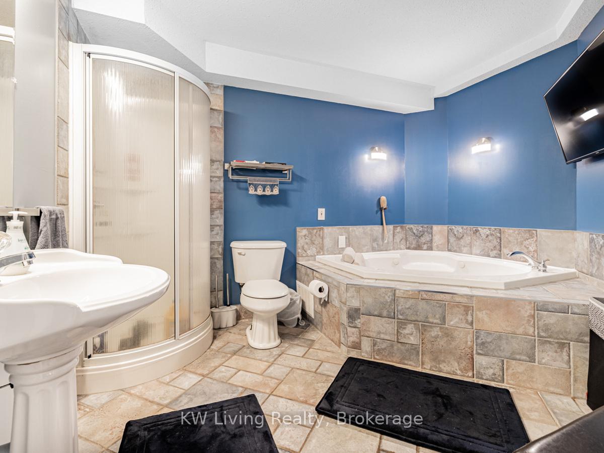 Photo 30 of 35 Mapleton Avenue, Barrie, Holly — HOMEH
