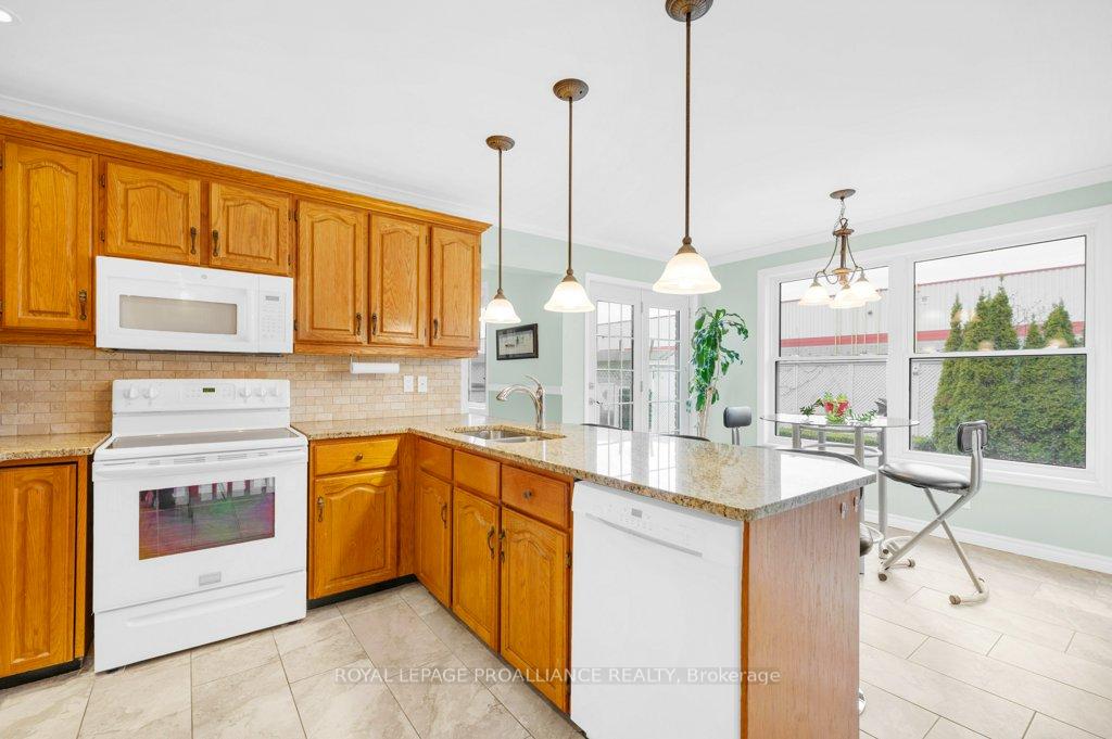 Photo 6 of 30 Springbrook Crescent, Belleville, Belleville Ward — HOMEH