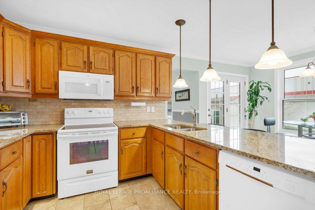 Photo 7 of 30 Springbrook Crescent, Belleville, Belleville Ward — HOMEH
