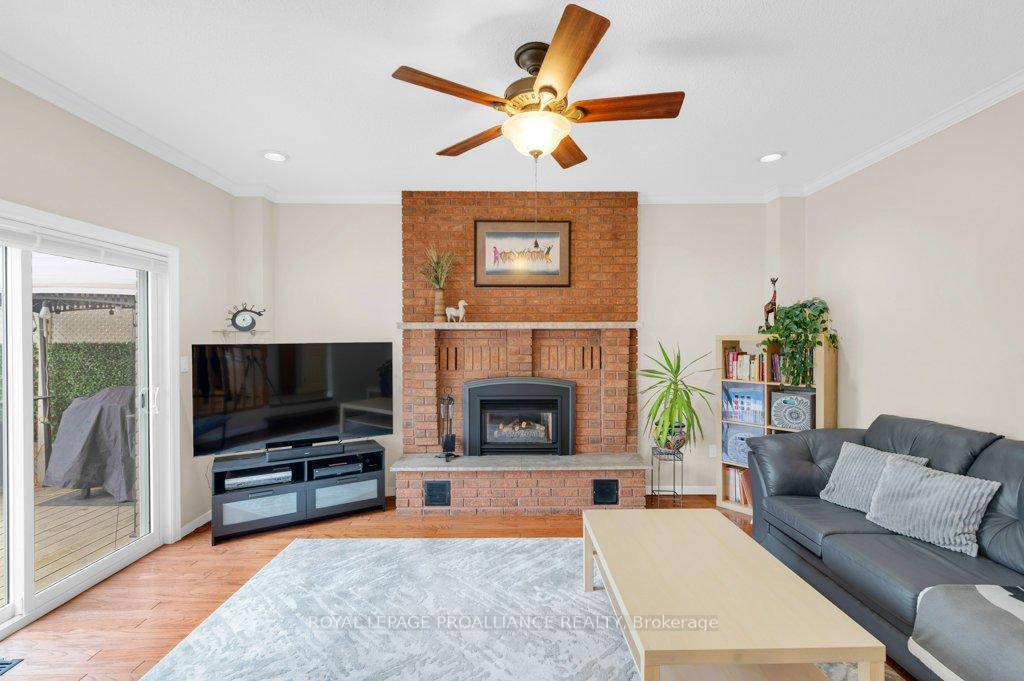 Photo 11 of 30 Springbrook Crescent, Belleville, Belleville Ward — HOMEH
