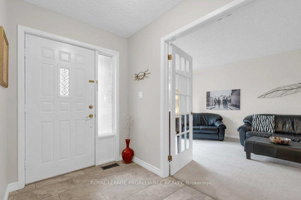 Photo 14 of 30 Springbrook Crescent, Belleville, Belleville Ward — HOMEH