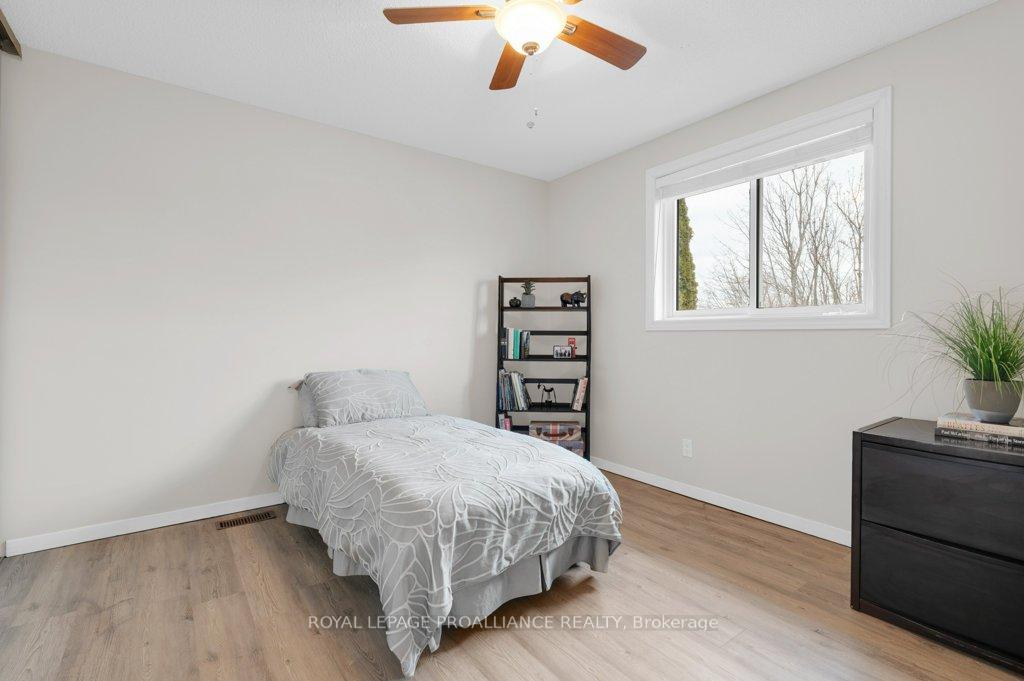 Photo 20 of 30 Springbrook Crescent, Belleville, Belleville Ward — HOMEH