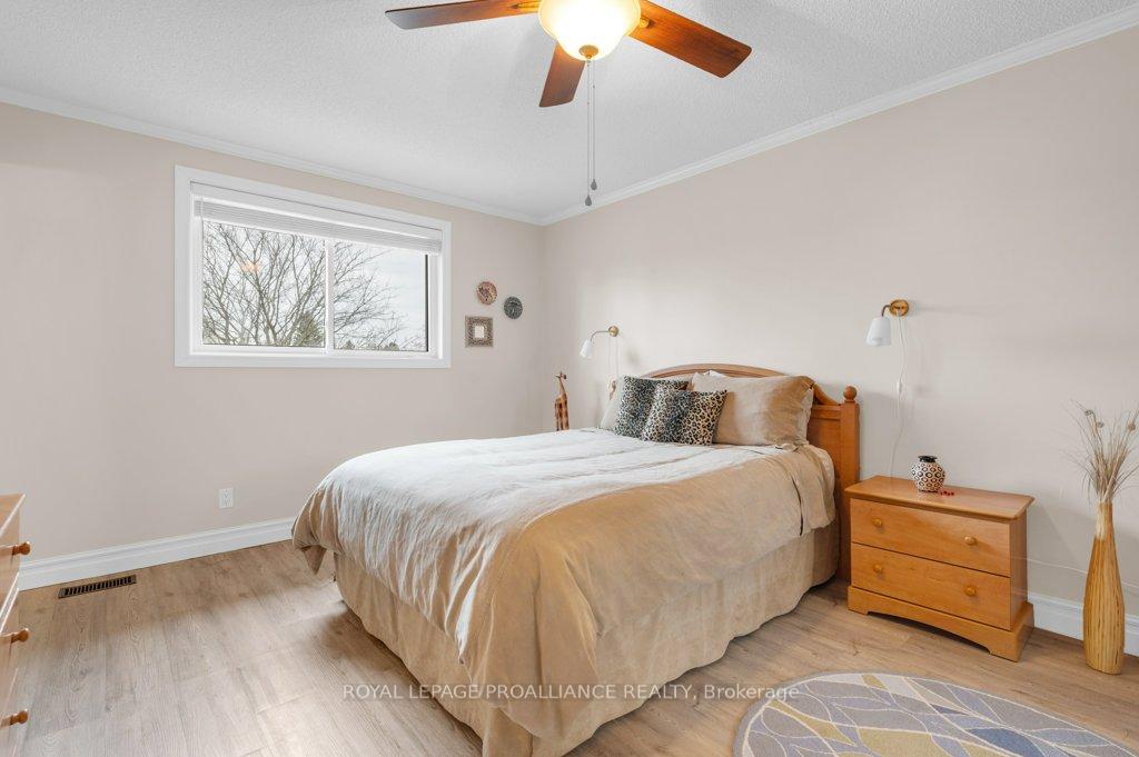 Photo 24 of 30 Springbrook Crescent, Belleville, Belleville Ward — HOMEH