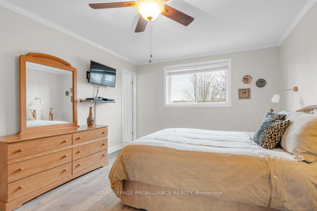 Photo 25 of 30 Springbrook Crescent, Belleville, Belleville Ward — HOMEH