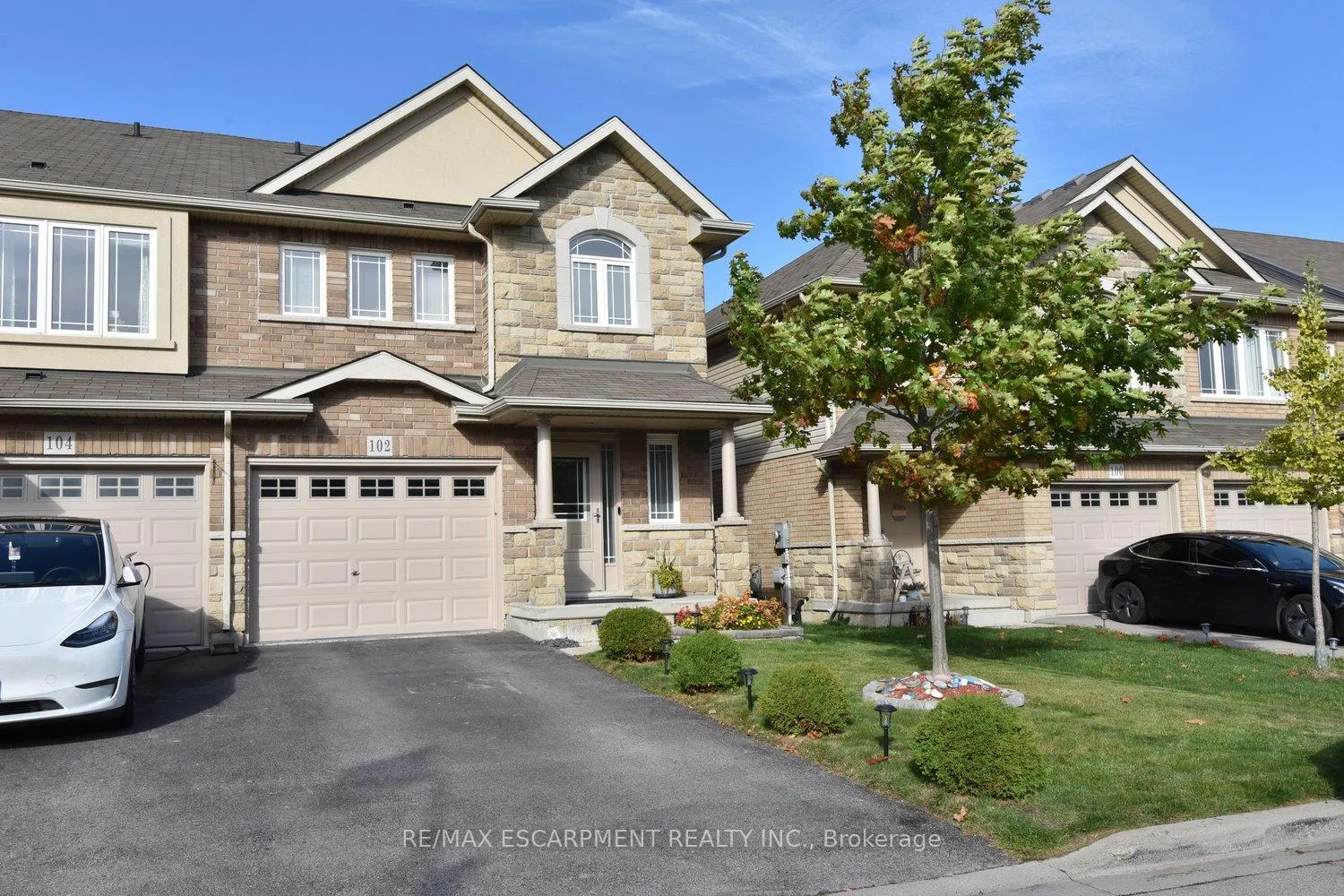 Photo 2 of 102 Celestial Crescent, Hamilton, Hannon — HOMEH