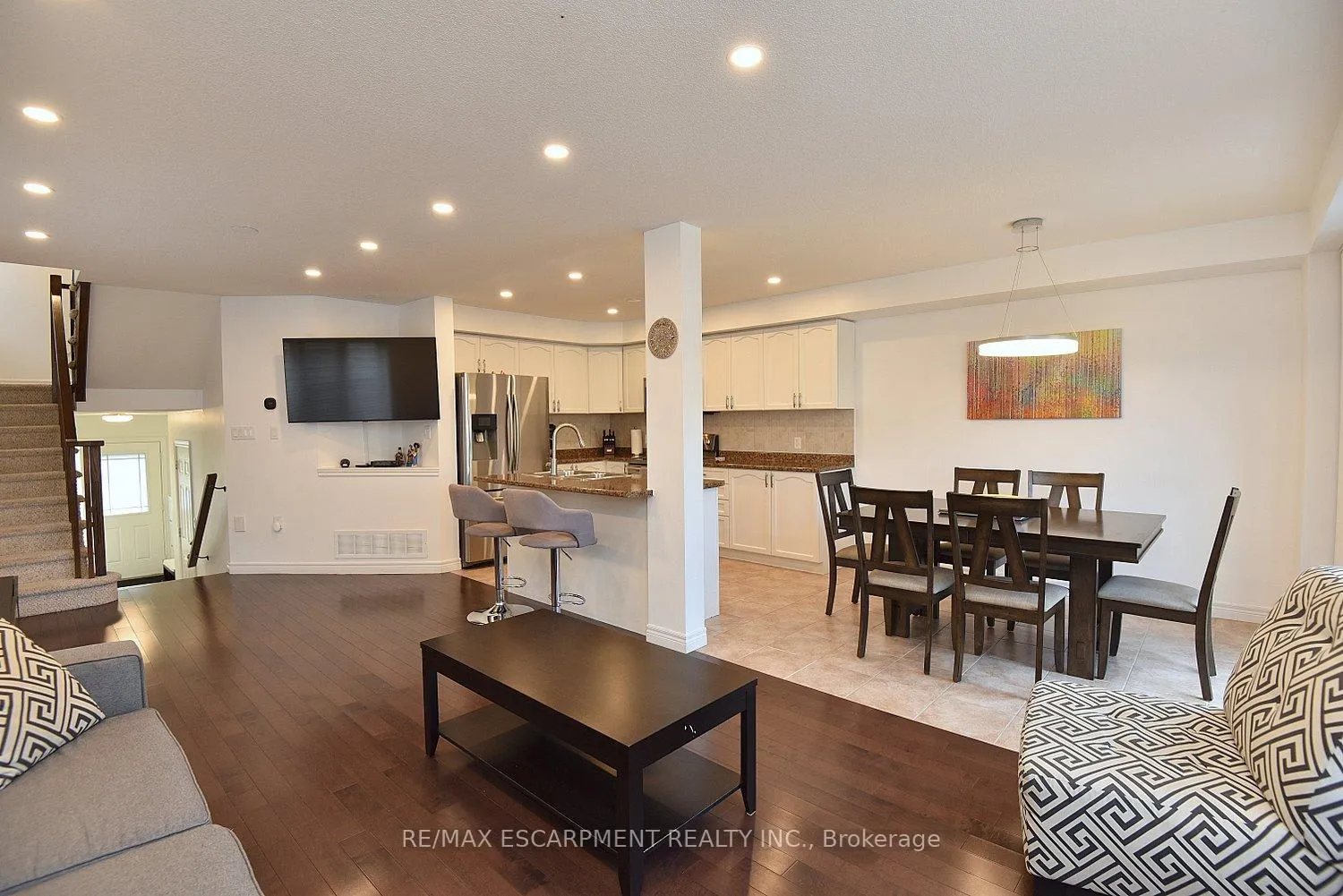 Photo 3 of 102 Celestial Crescent, Hamilton, Hannon — HOMEH