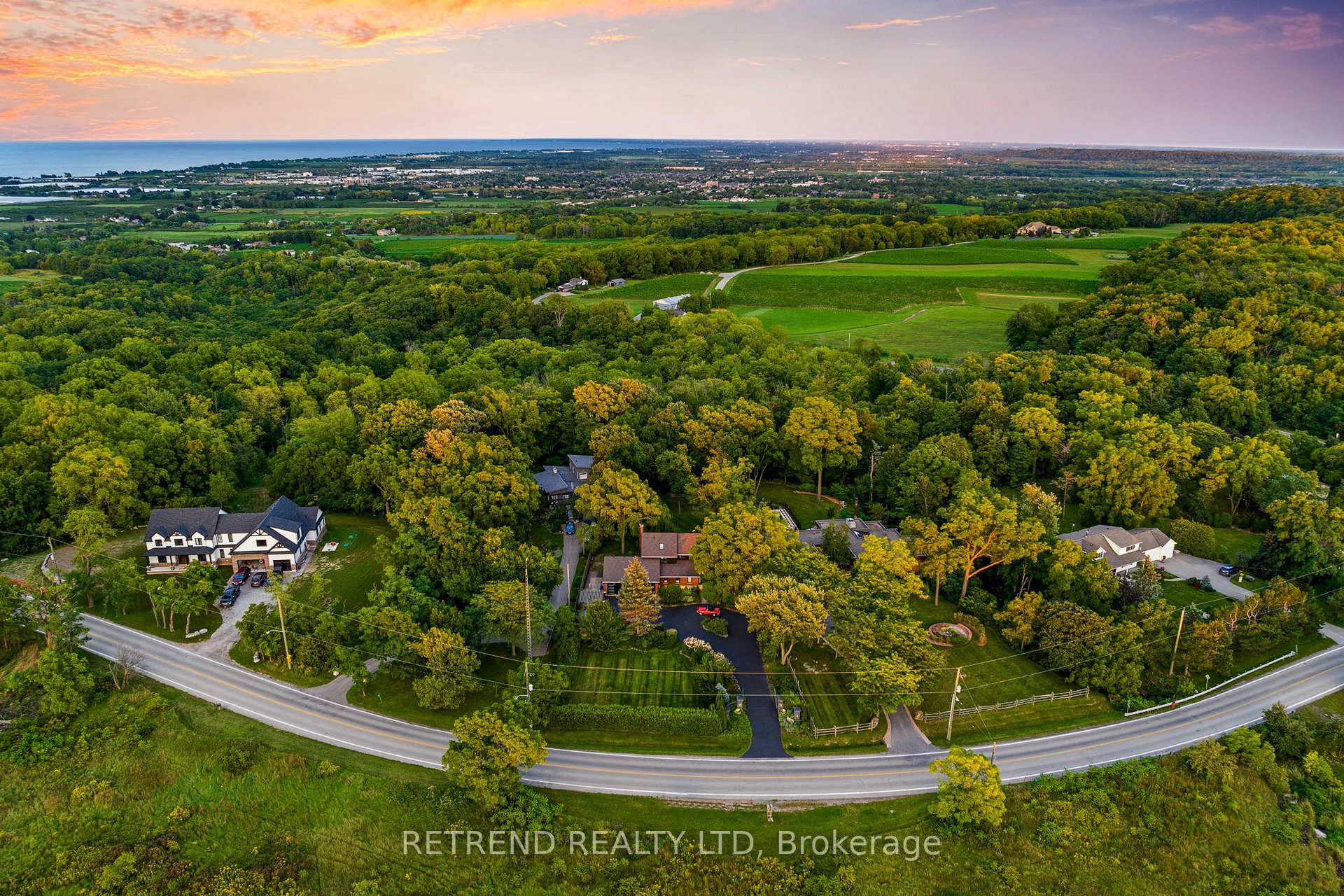 Photo 12 of 487 Ridge Road E, Grimsby, Grimsby Escarpment — HOMEH