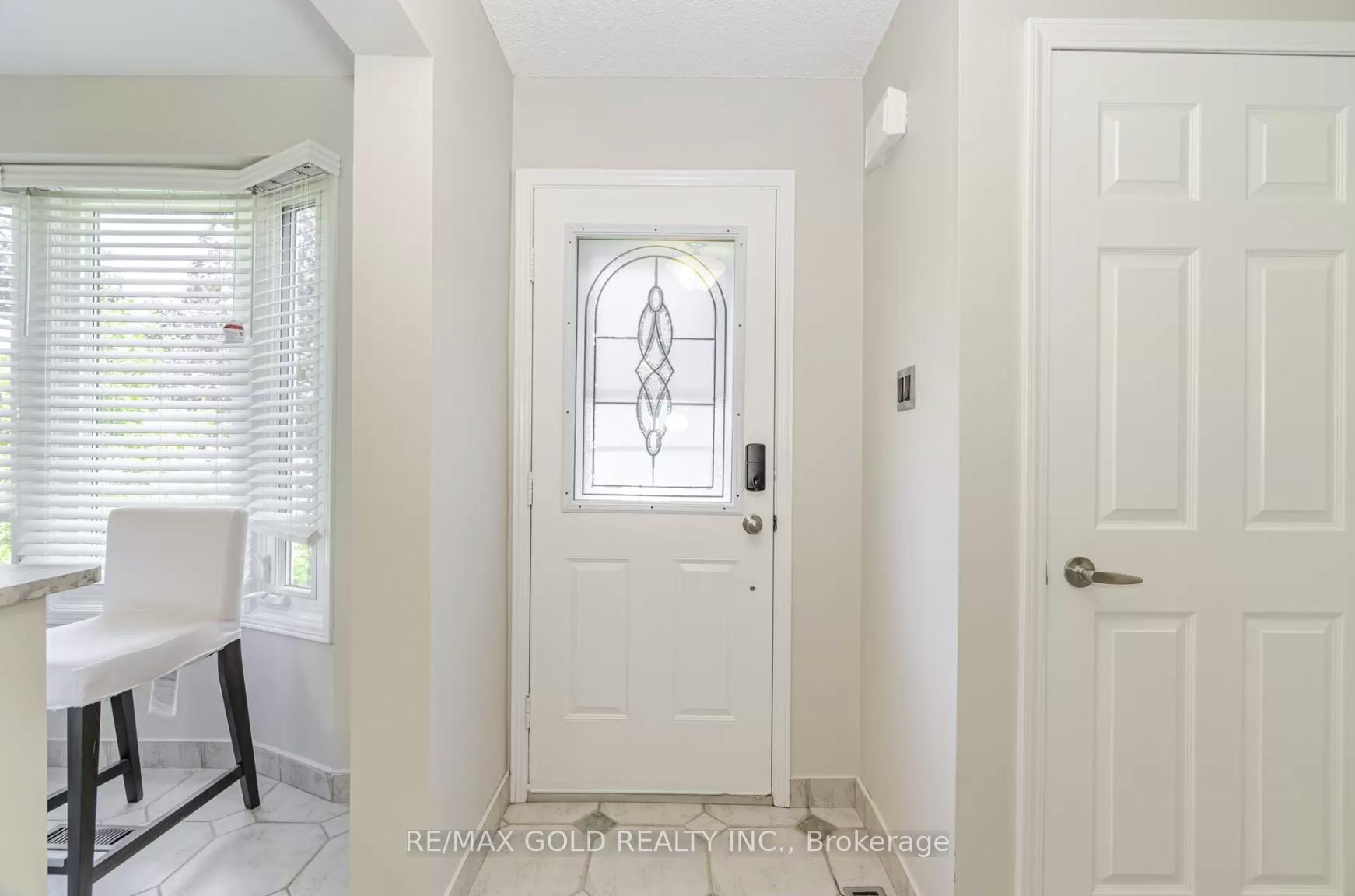 Photo 3 of 26 Rawling Crescent, Brampton, Heart Lake East — HOMEH
