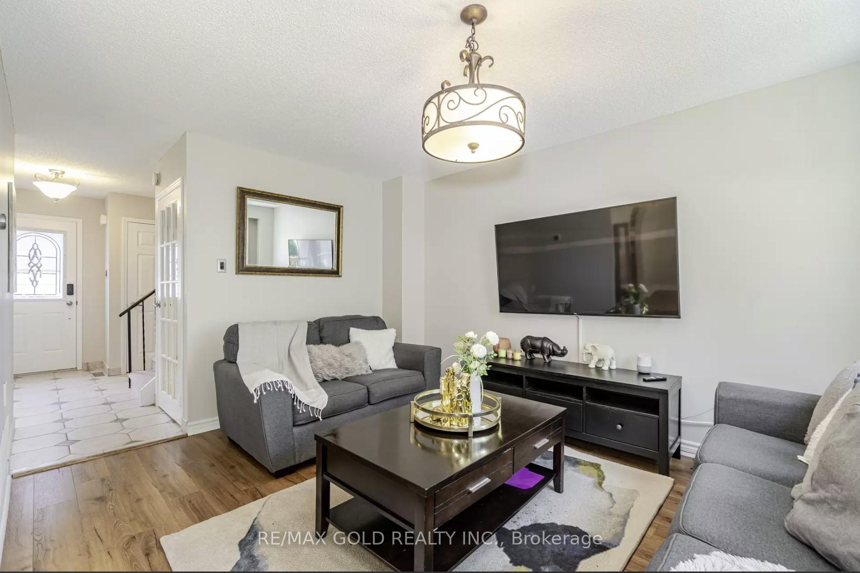 Photo 4 of 26 Rawling Crescent, Brampton, Heart Lake East — HOMEH