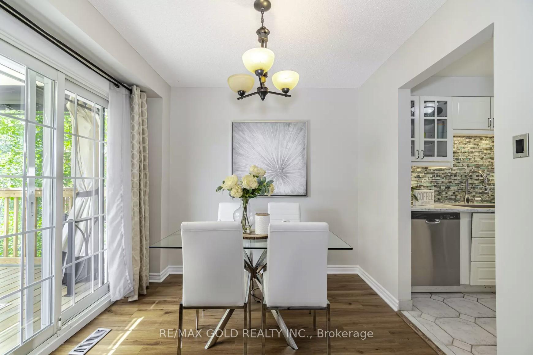 Photo 8 of 26 Rawling Crescent, Brampton, Heart Lake East — HOMEH