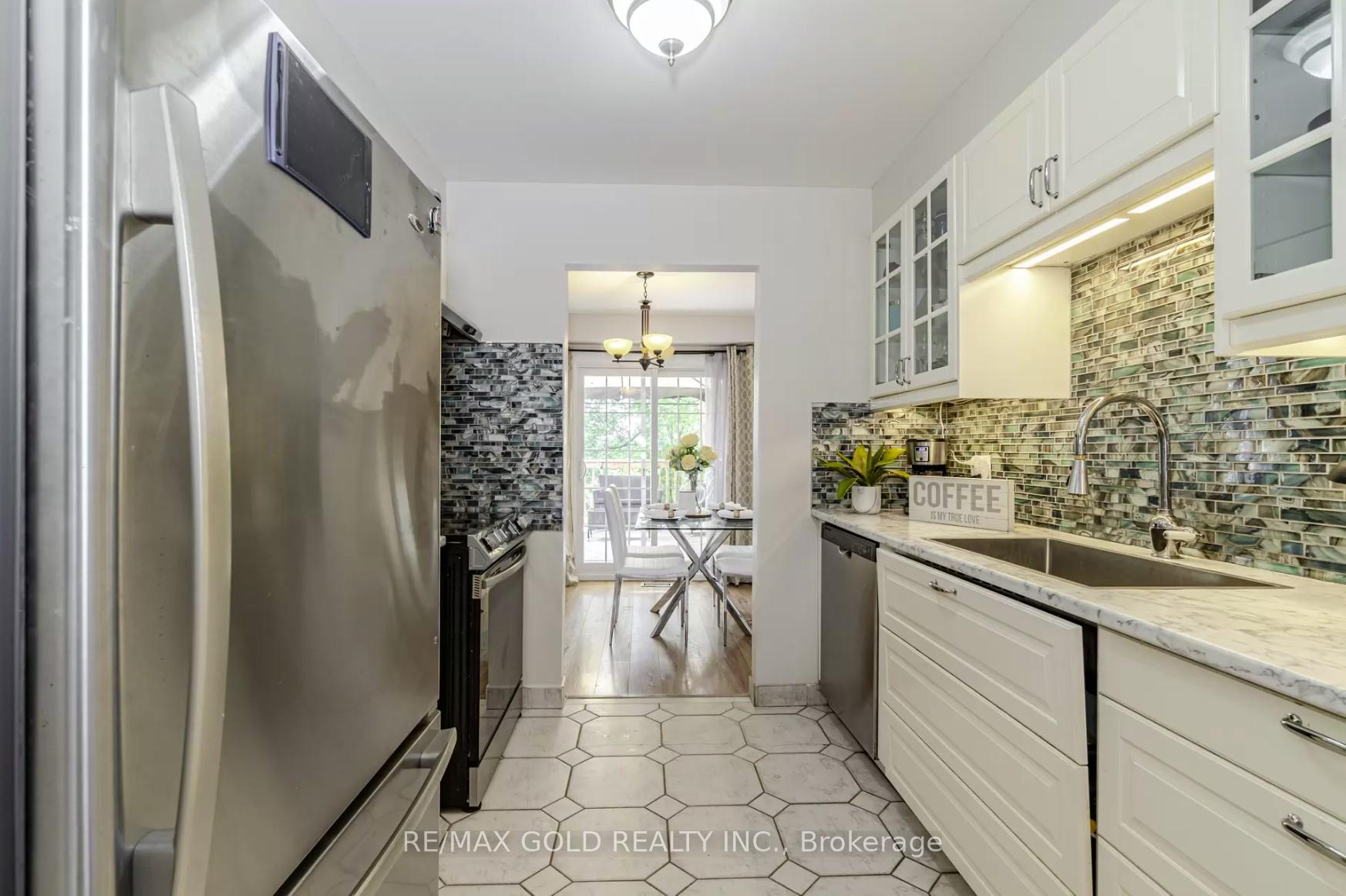Photo 9 of 26 Rawling Crescent, Brampton, Heart Lake East — HOMEH