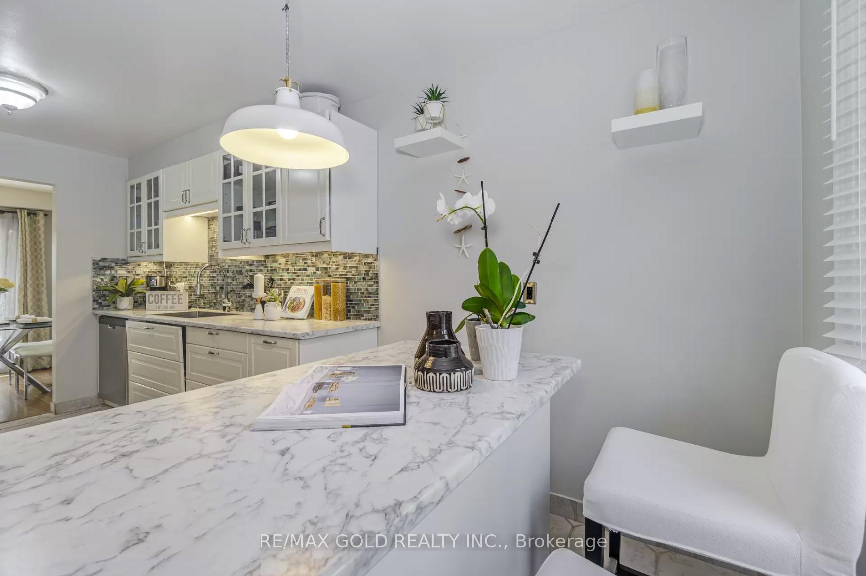 Photo 12 of 26 Rawling Crescent, Brampton, Heart Lake East — HOMEH