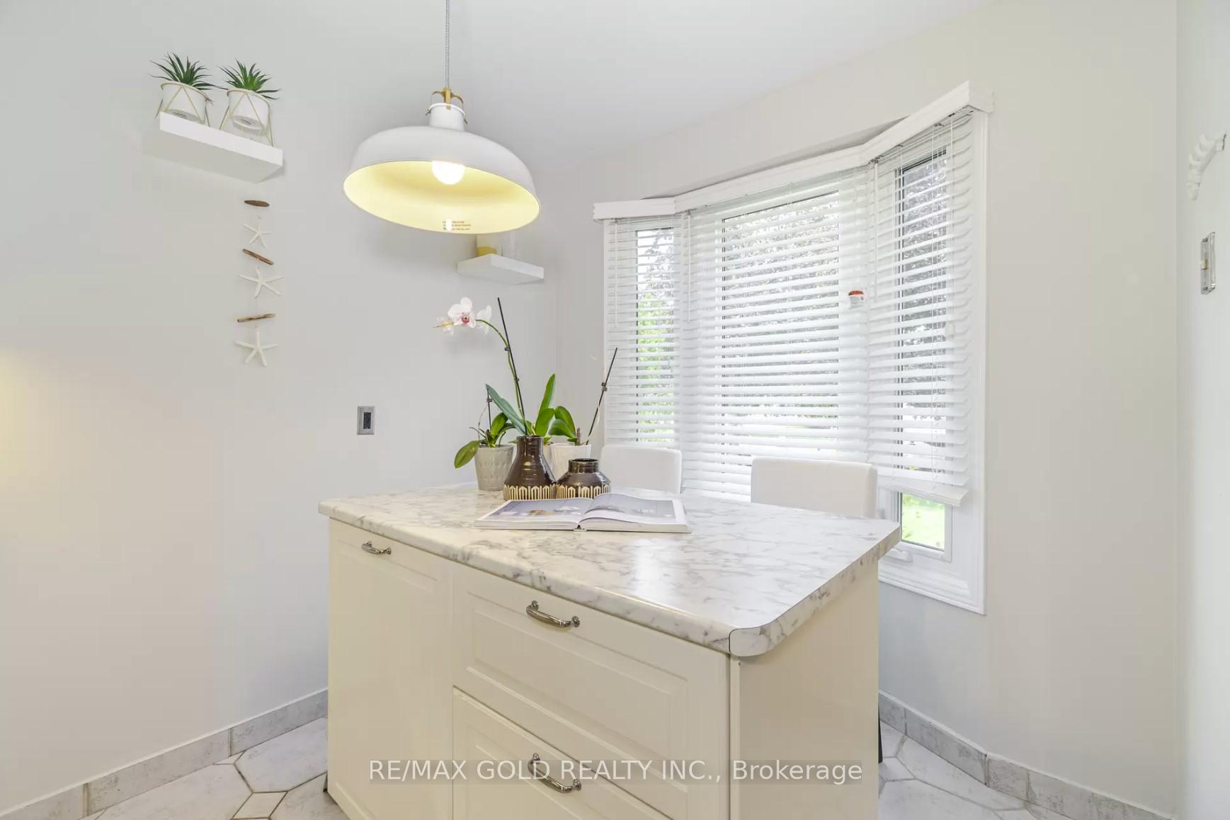Photo 13 of 26 Rawling Crescent, Brampton, Heart Lake East — HOMEH