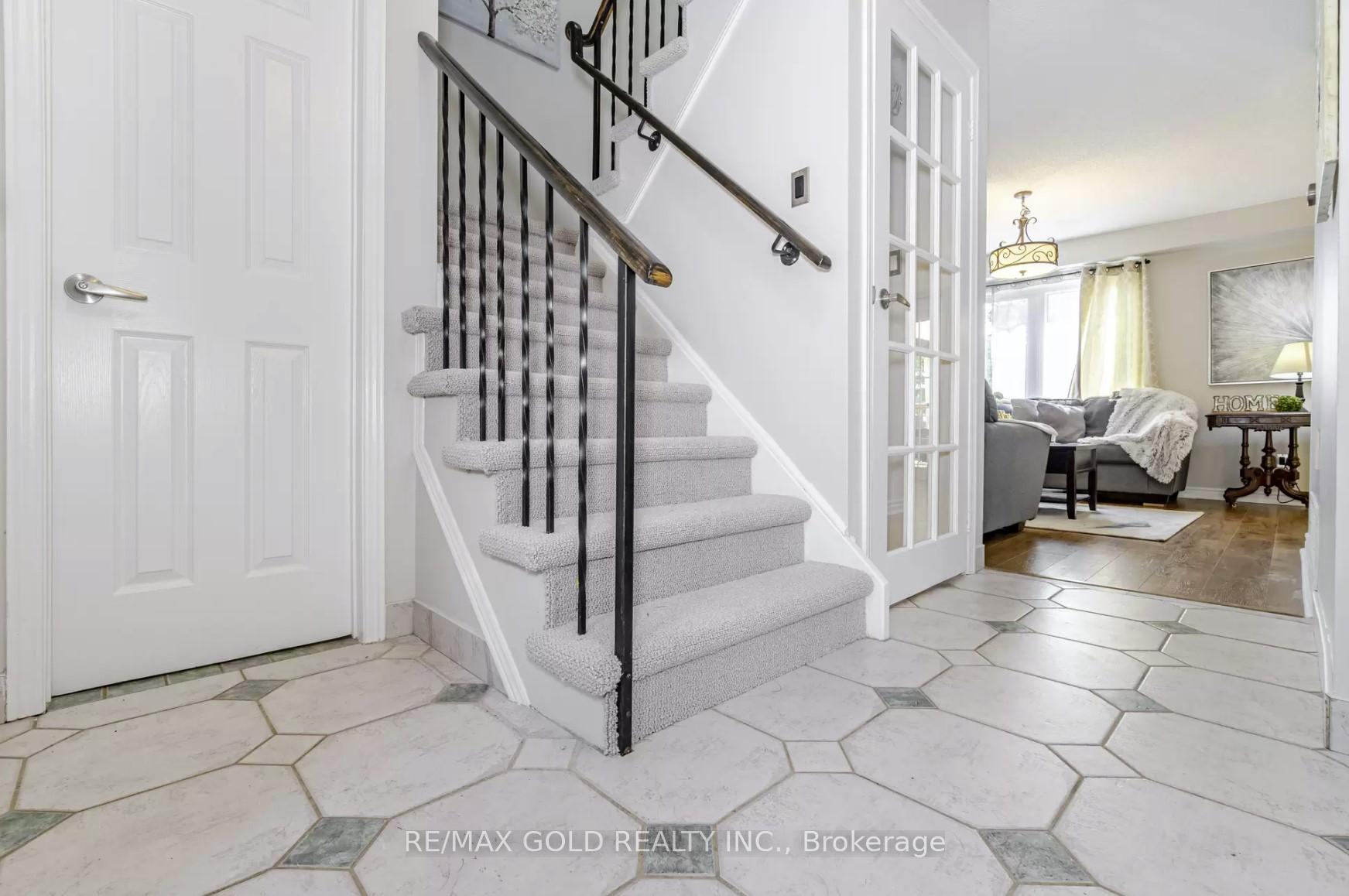 Photo 16 of 26 Rawling Crescent, Brampton, Heart Lake East — HOMEH