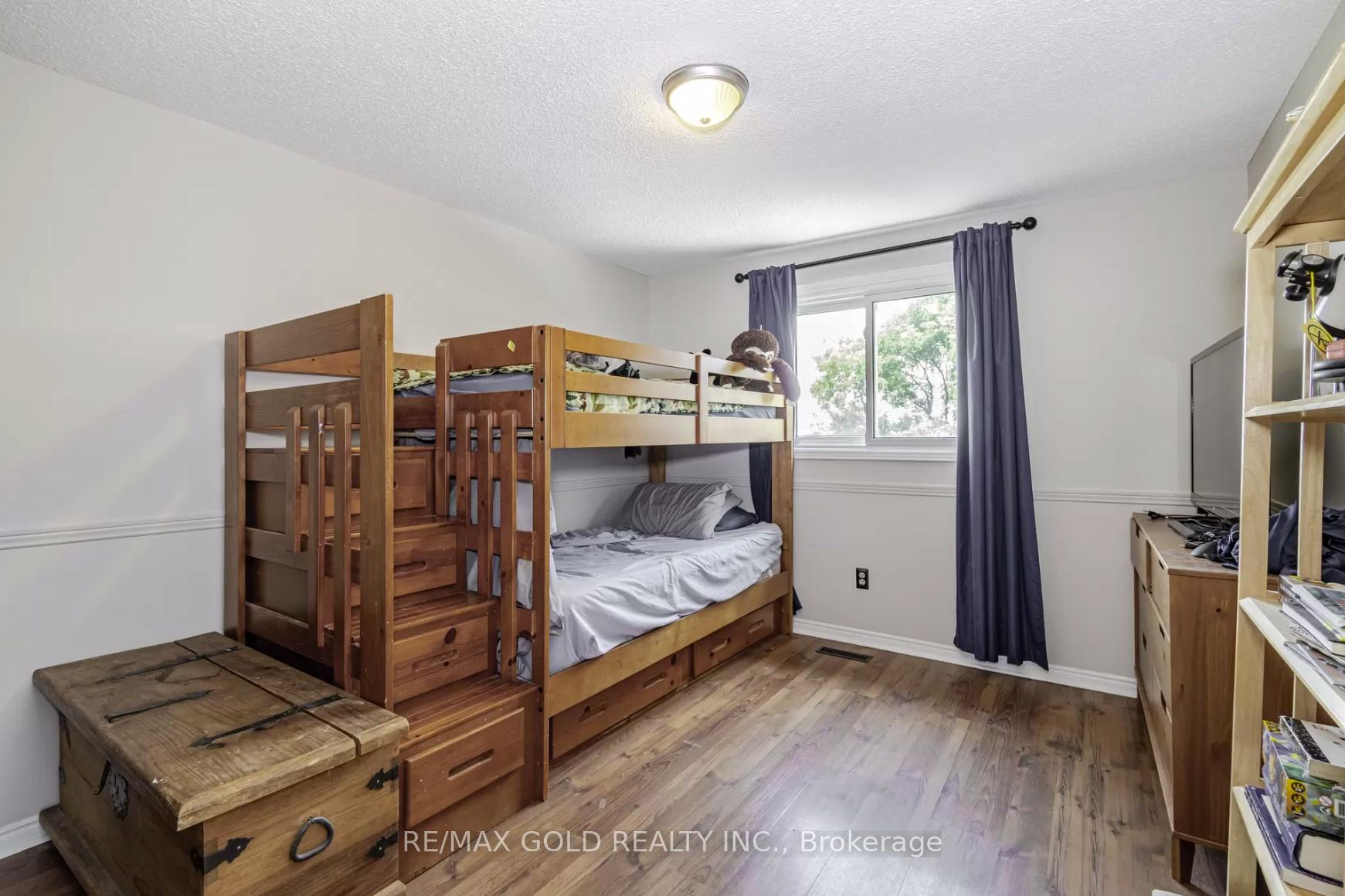 Photo 18 of 26 Rawling Crescent, Brampton, Heart Lake East — HOMEH