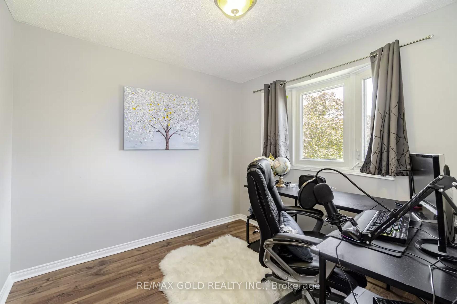 Photo 20 of 26 Rawling Crescent, Brampton, Heart Lake East — HOMEH