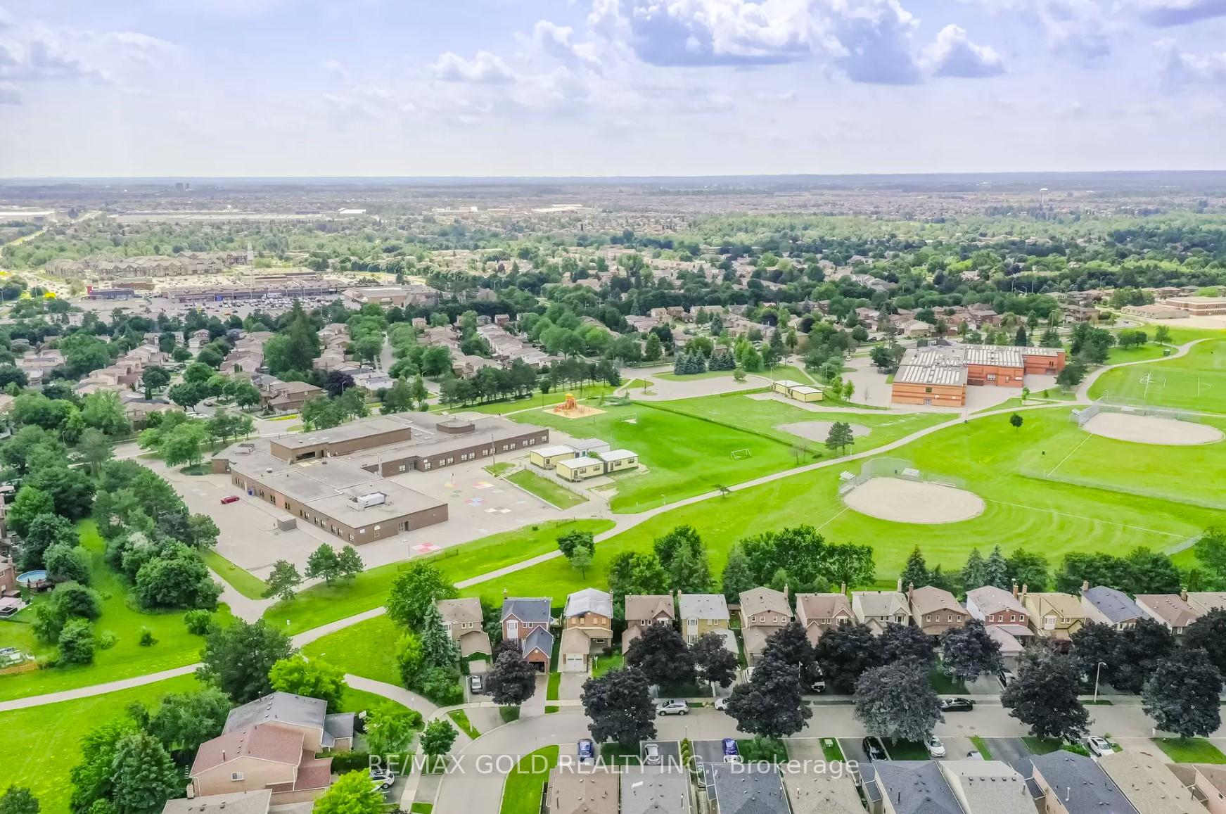 Photo 25 of 26 Rawling Crescent, Brampton, Heart Lake East — HOMEH