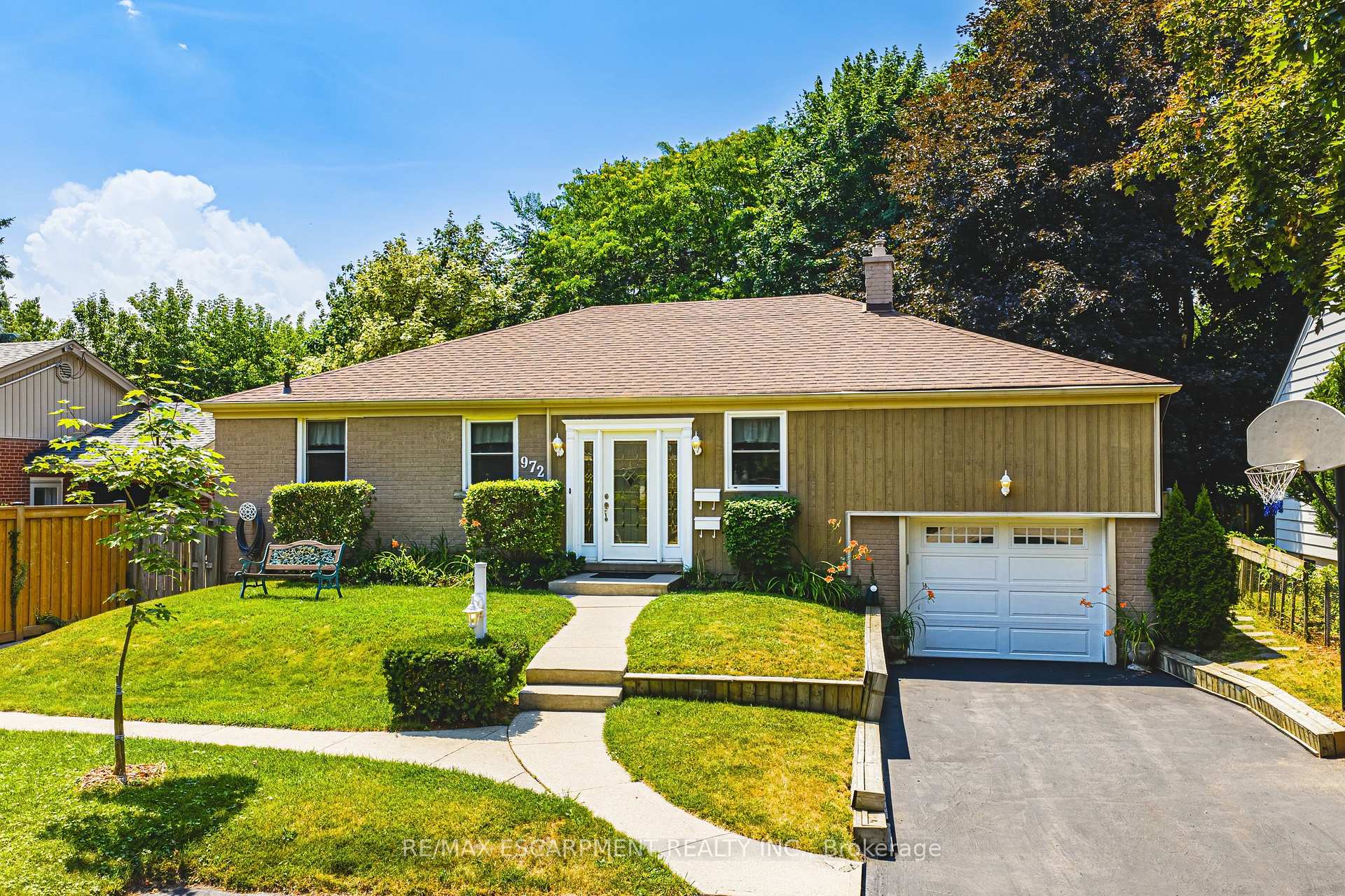 Photo 1 of 972 Kingsway Drive, Burlington, LaSalle — HOMEH
