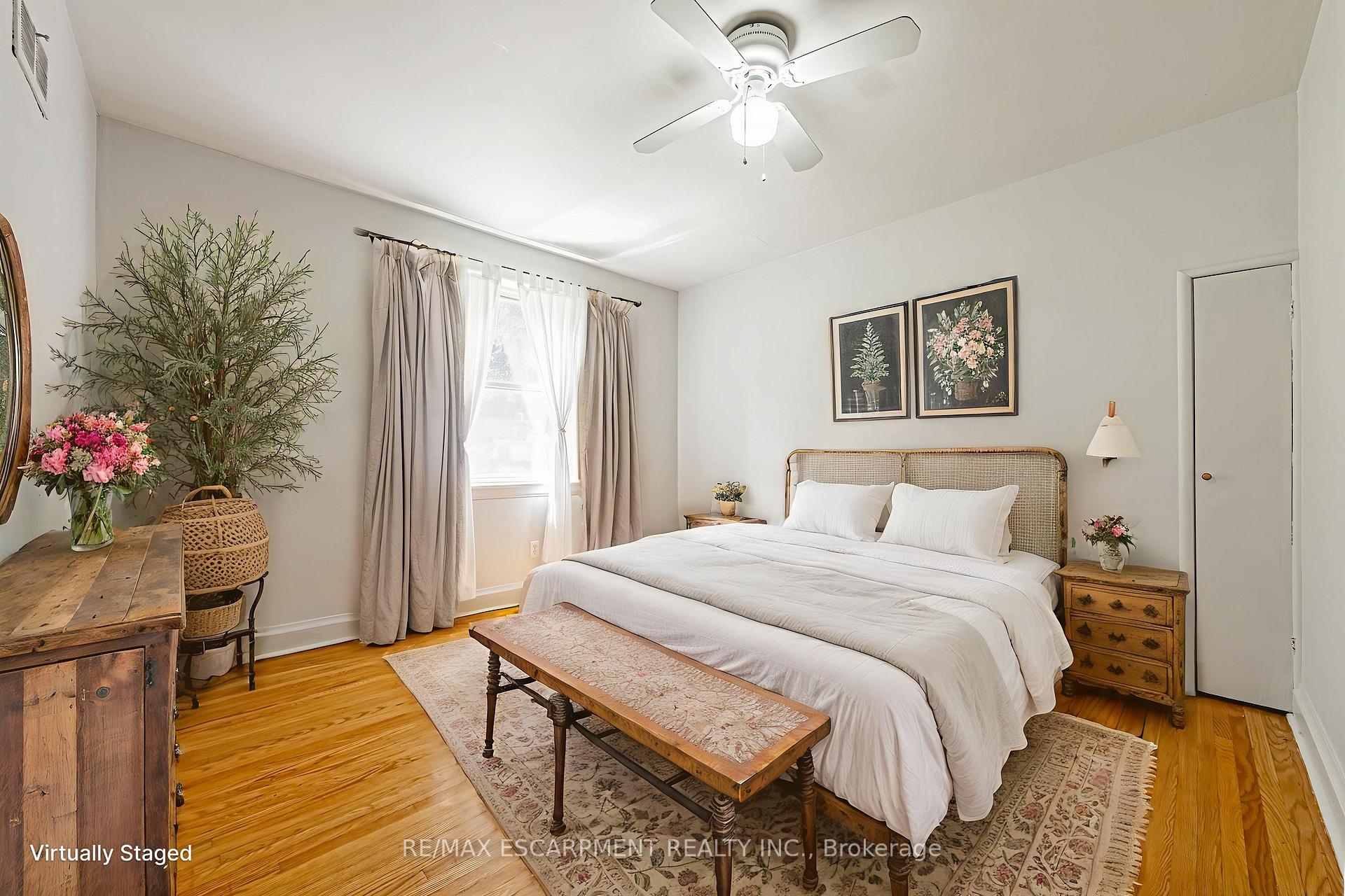 Photo 11 of 972 Kingsway Drive, Burlington, LaSalle — HOMEH